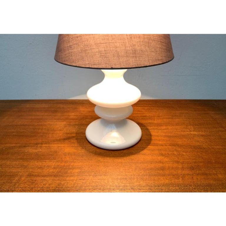 Lampe de table vintage danoise modèle Mary en verre opalin par Per Lütken, années 1970 Excellent état - En vente à Hamburg, DE