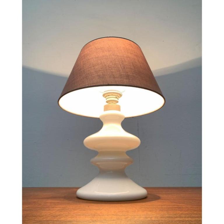 Lampe de table vintage danoise modèle Mary en verre opalin par Per Lütken, années 1970 en vente 2