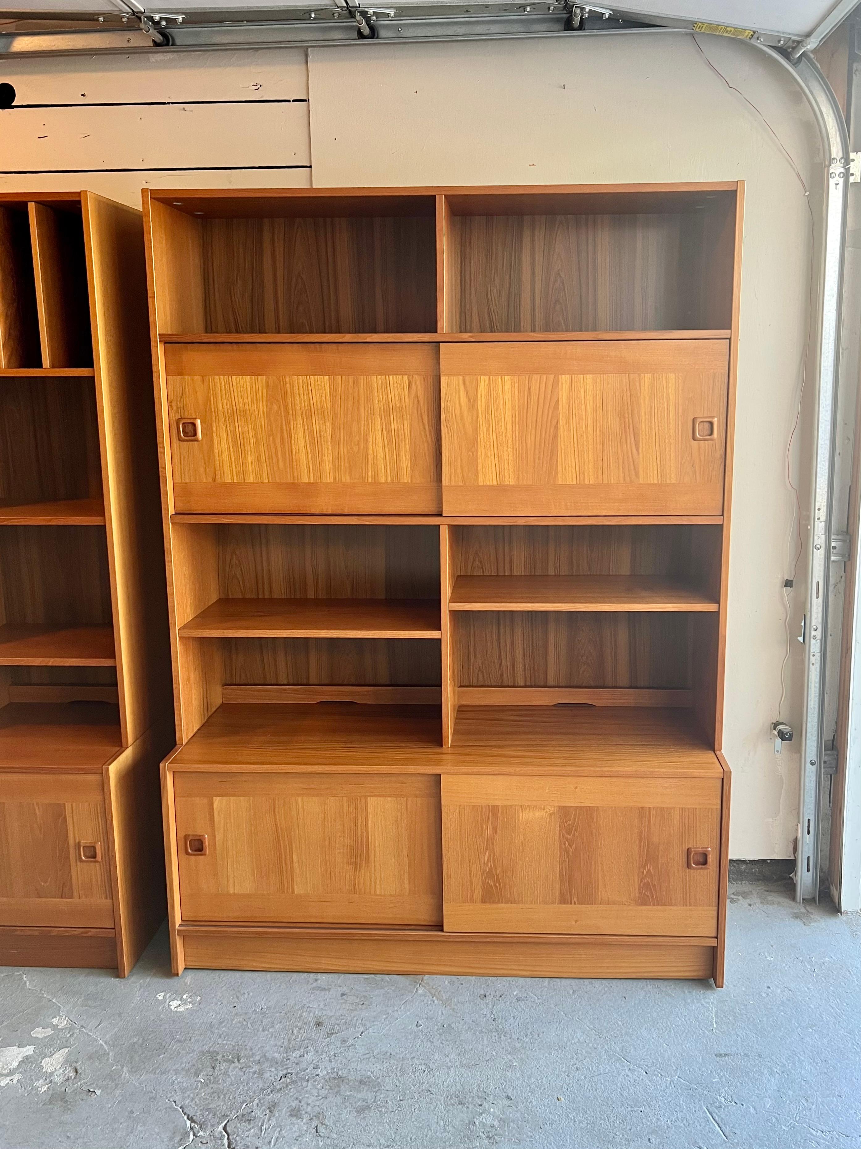 Vintage Danish Modern 1960s Teak Cabinet with Hutch/ Bookcase by Domino Møbler In Good Condition In Los Angeles, CA