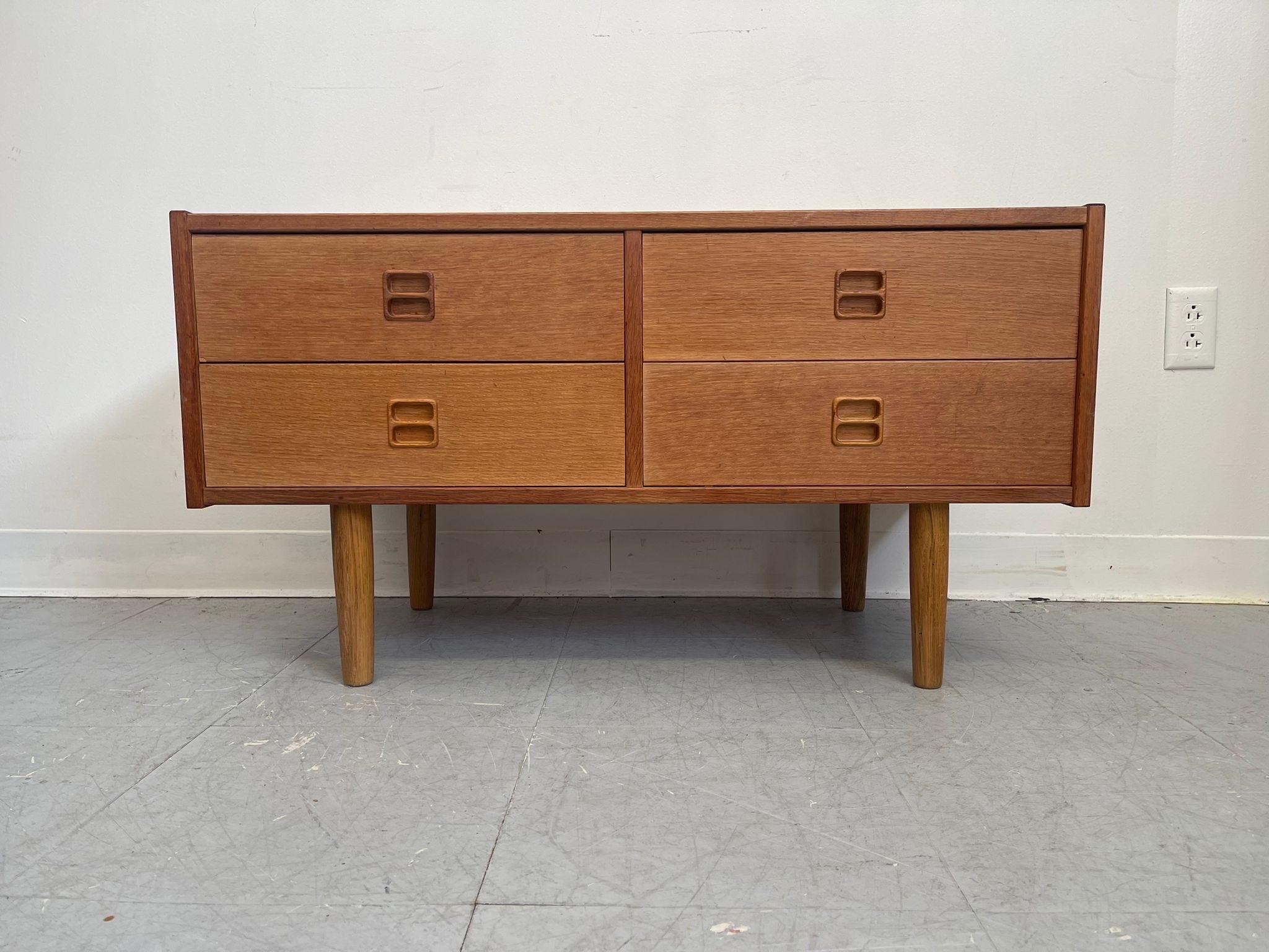 Danish modern dresser with four dovetailed drawers. Petite size, wood carved handles. Vintage Condition Consistent with Age as Pictured.

Dimensions. 35 W ; 16 D ; 19 H