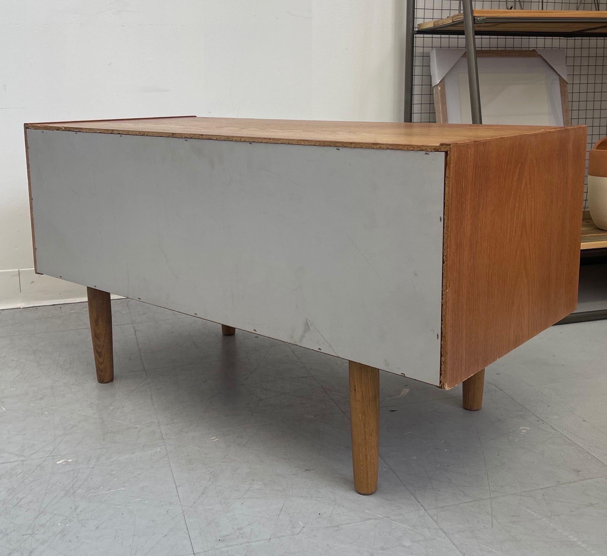 Vintage Danish Modern 4 Drawer Dresser. im Angebot 2