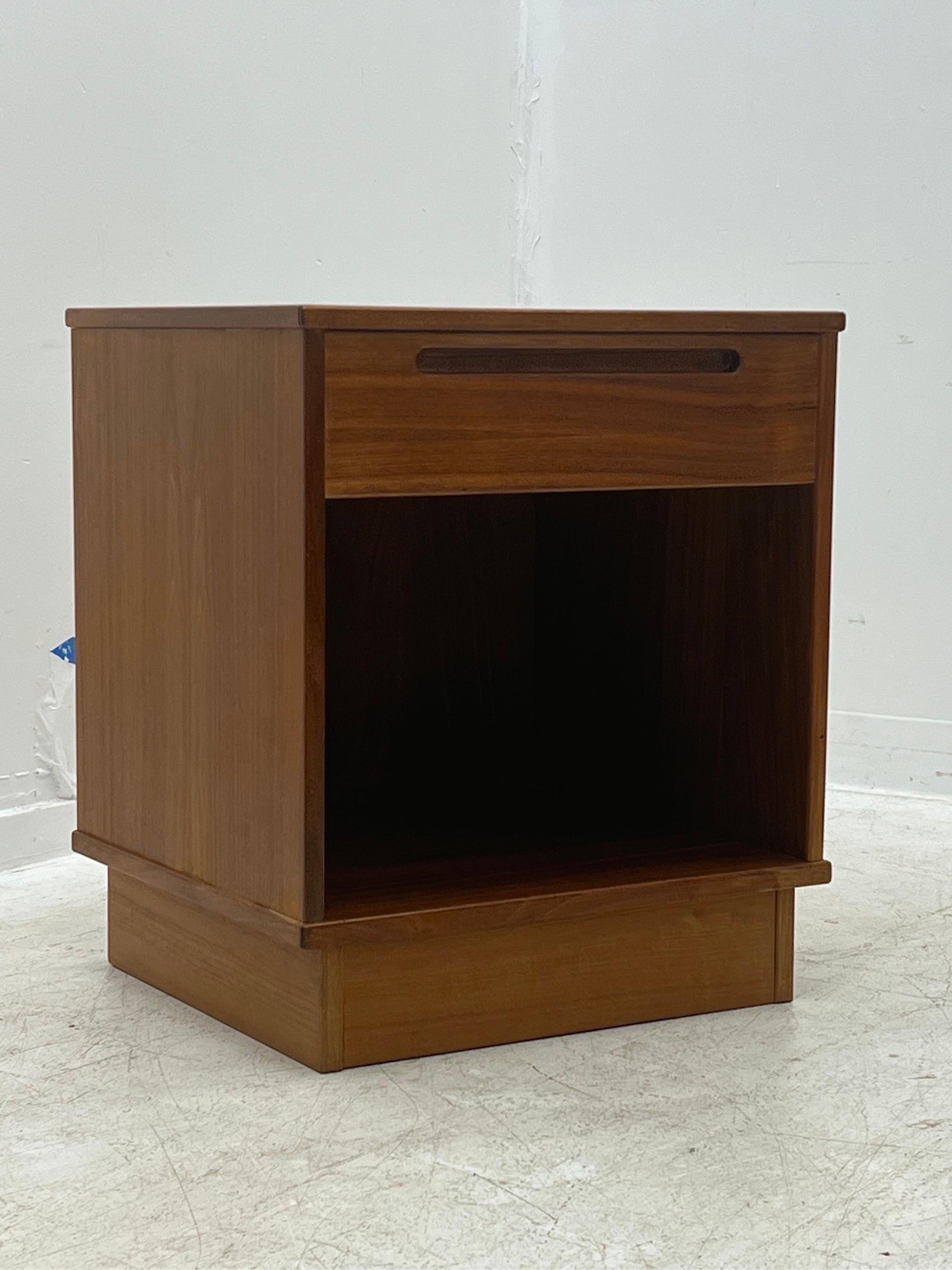 Vintage Danish Modern Accent Table by Jesper In Good Condition For Sale In Seattle, WA