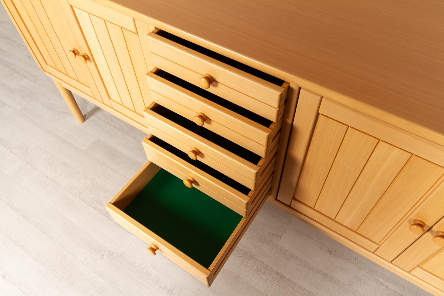 Credenza moderna danese d'epoca in faggio di Falsig Møbelfabrik, anni '1980 in vendita 6