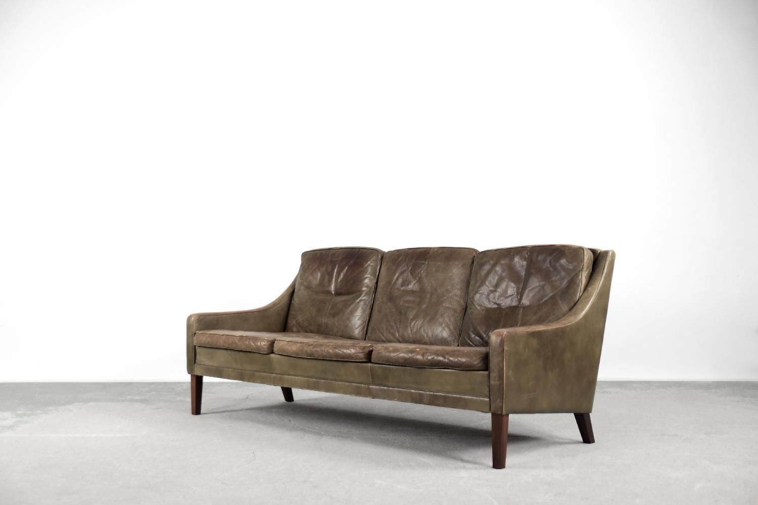 Canapé 3 places danois vintage en cuir marron de style scandinave moderne du milieu du siècle, années 1950 en vente 3