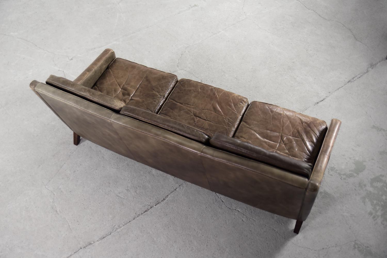 Vintage Danish Midcentury Modern Scandinavian Brown Leather 3-Seater Sofa, 1950s In Good Condition For Sale In Warszawa, Mazowieckie