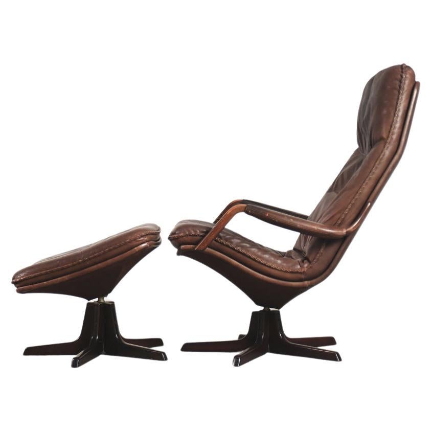 Ensemble fauteuil et repose-pieds en cuir marron vintage et moderne danois de Berg Furniture