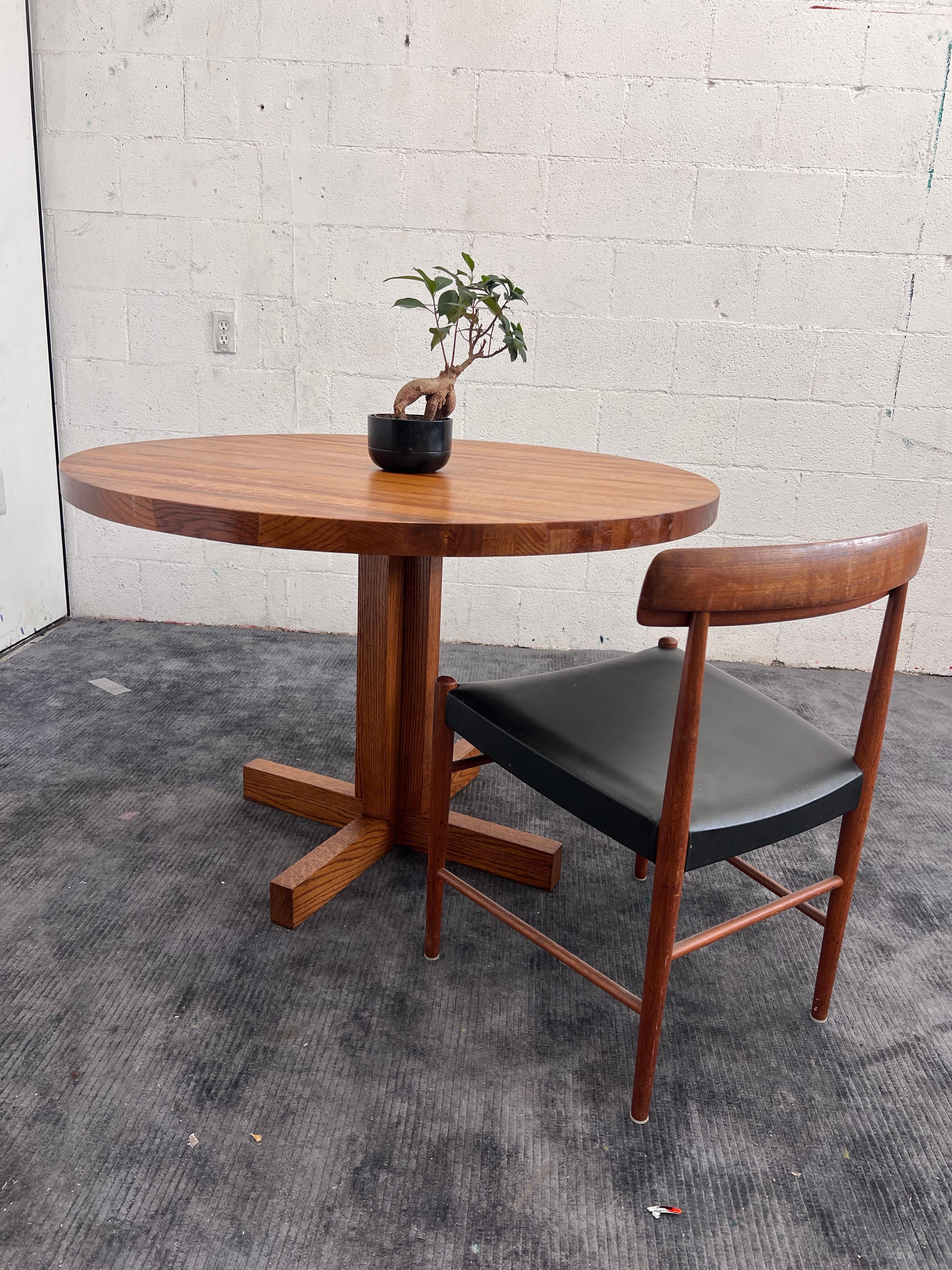 Vintage c.1980s Danish modern style Butcher Block Dining Table.

Pedestal base with 1.625” thick straight grained solid oak top. 

Constructed entirely out of solid oak. 
This piece is finished in a medium walnut tone. 
