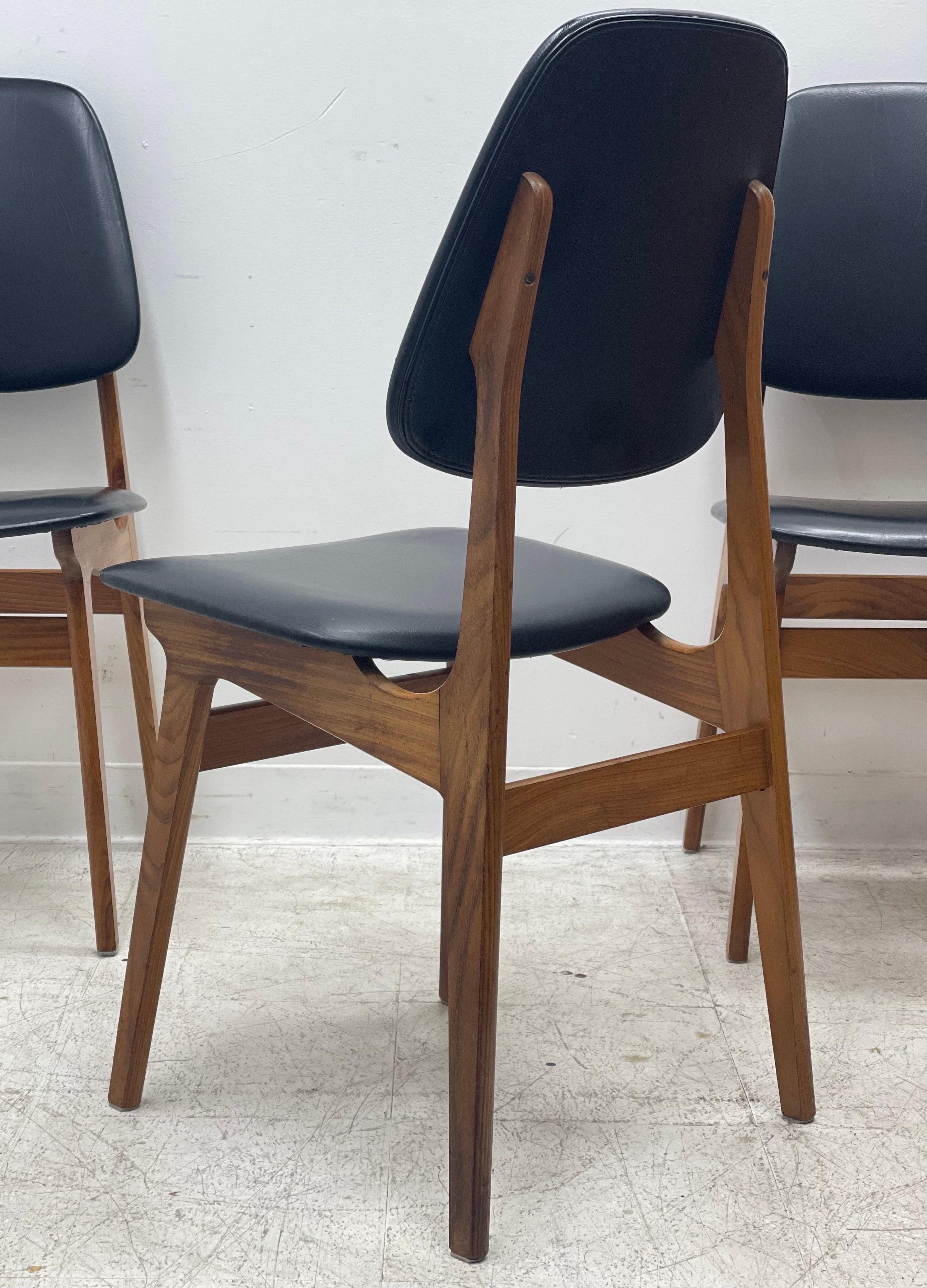 Vintage Danish Modern Chairs Set of 4 For Sale 1