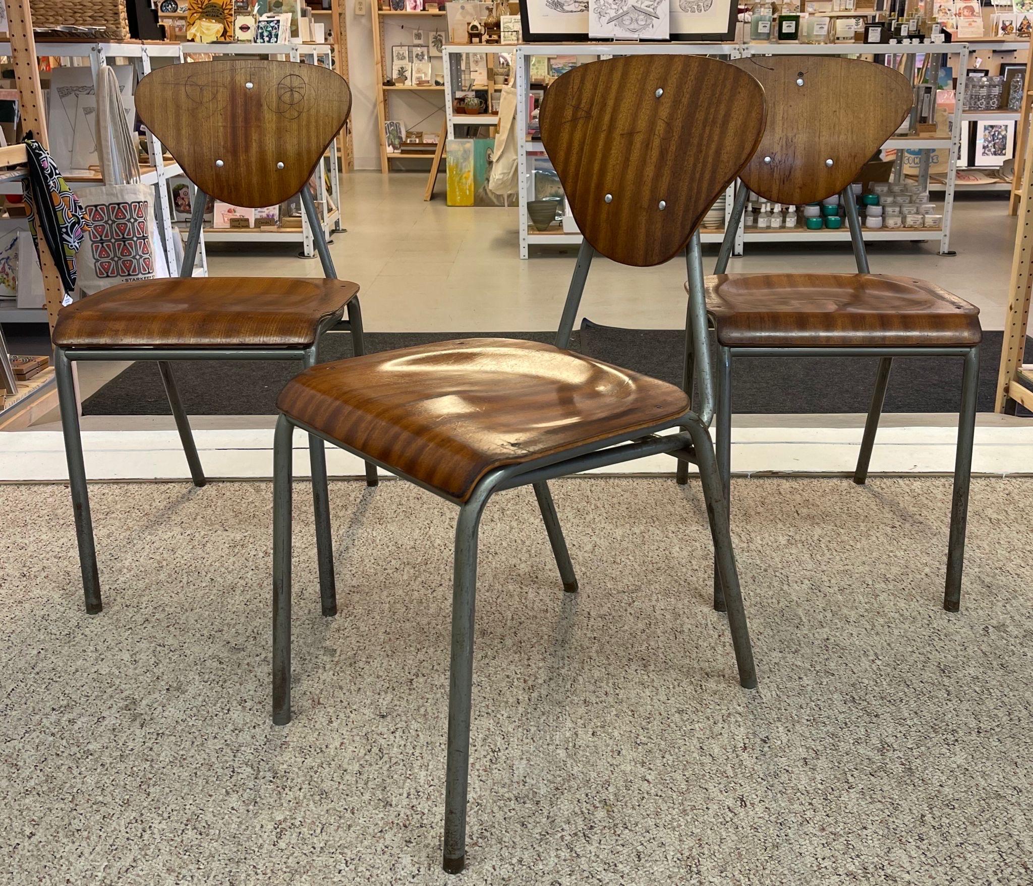Sedie moderne danesi vintage con struttura in metallo. Set di 4 pezzi. in vendita 2