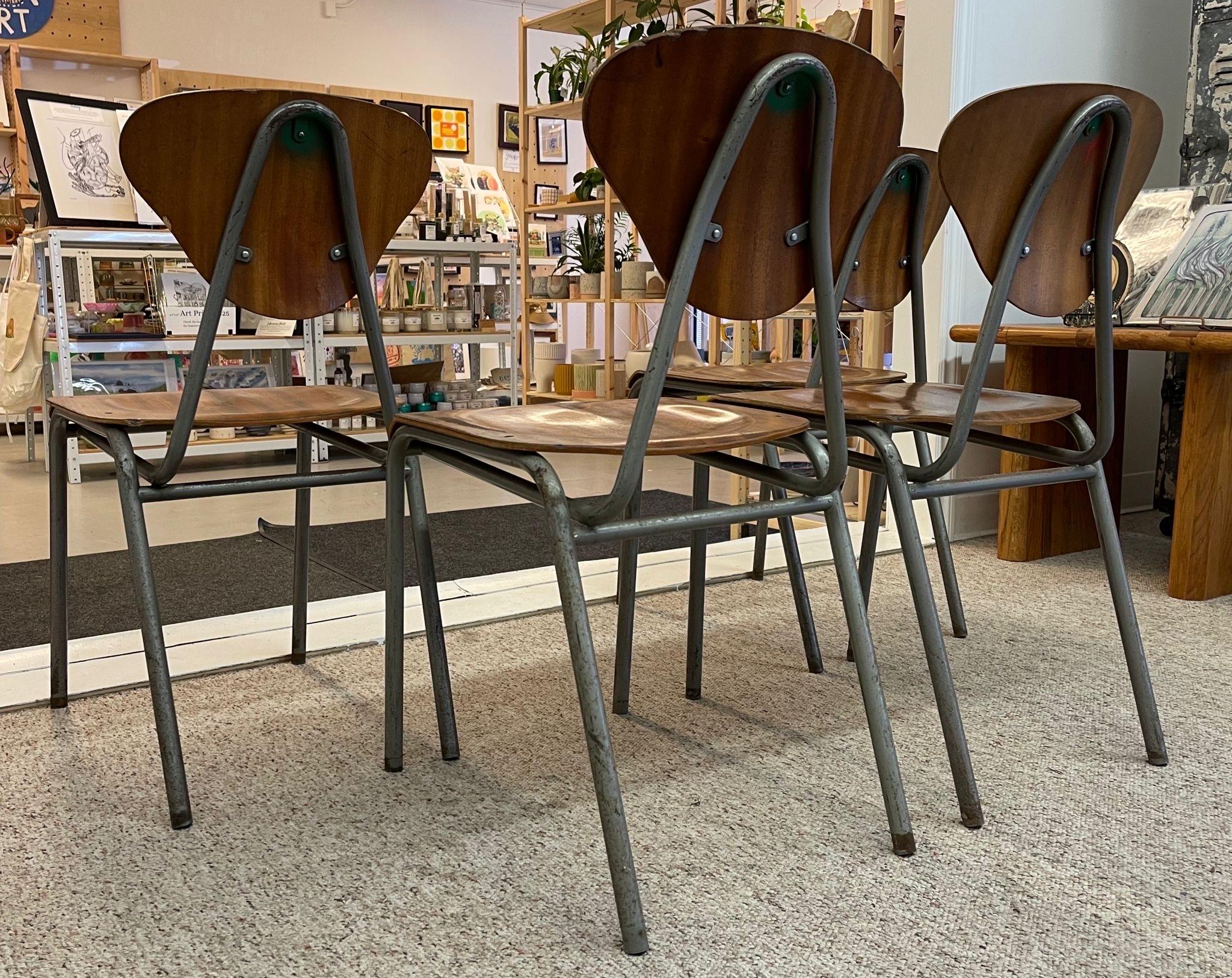 Sedie moderne danesi vintage con struttura in metallo. Set di 4 pezzi. in vendita 3