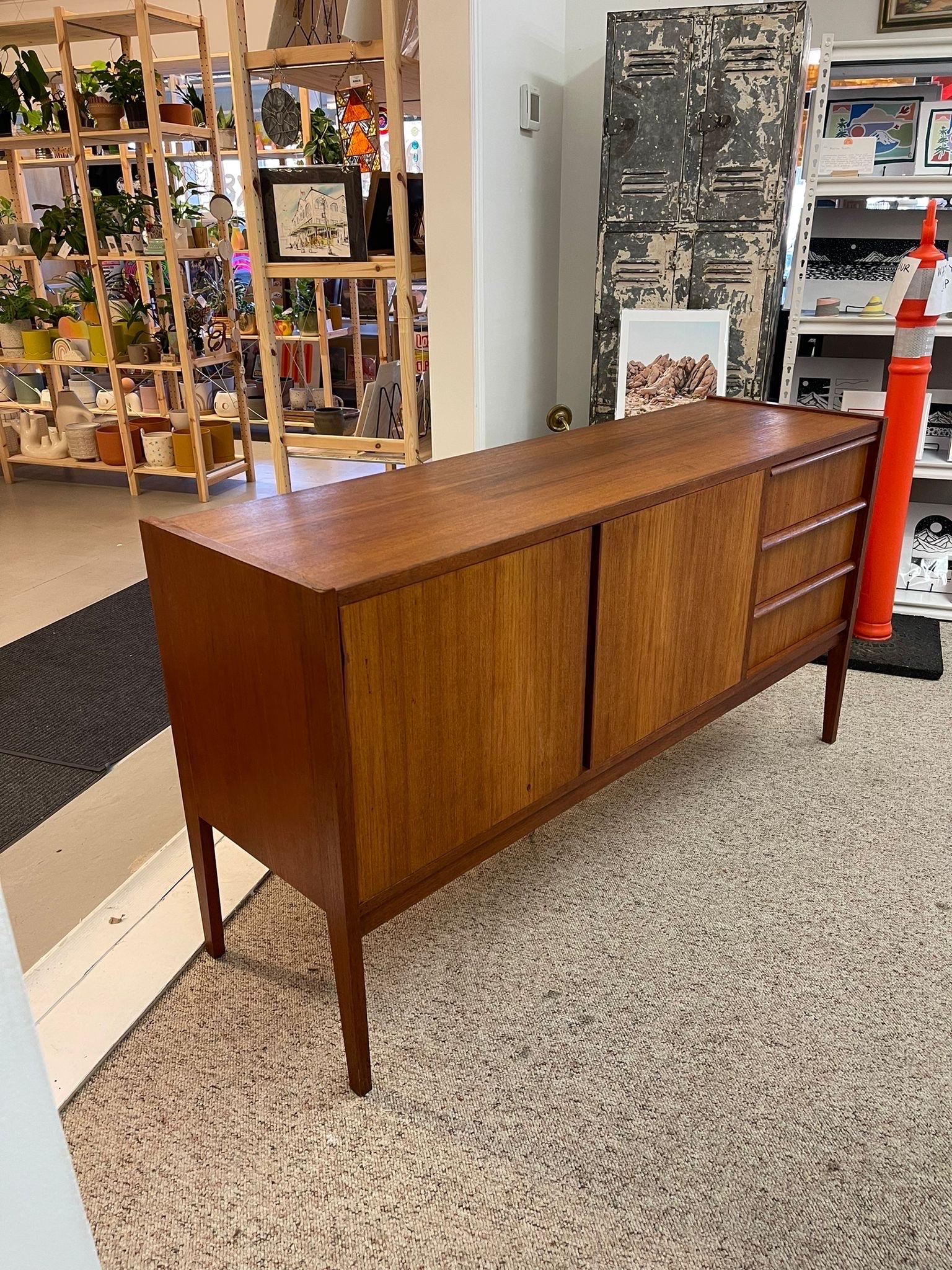 Vintage Danish Modern Credenza Cabinet. In Good Condition For Sale In Seattle, WA
