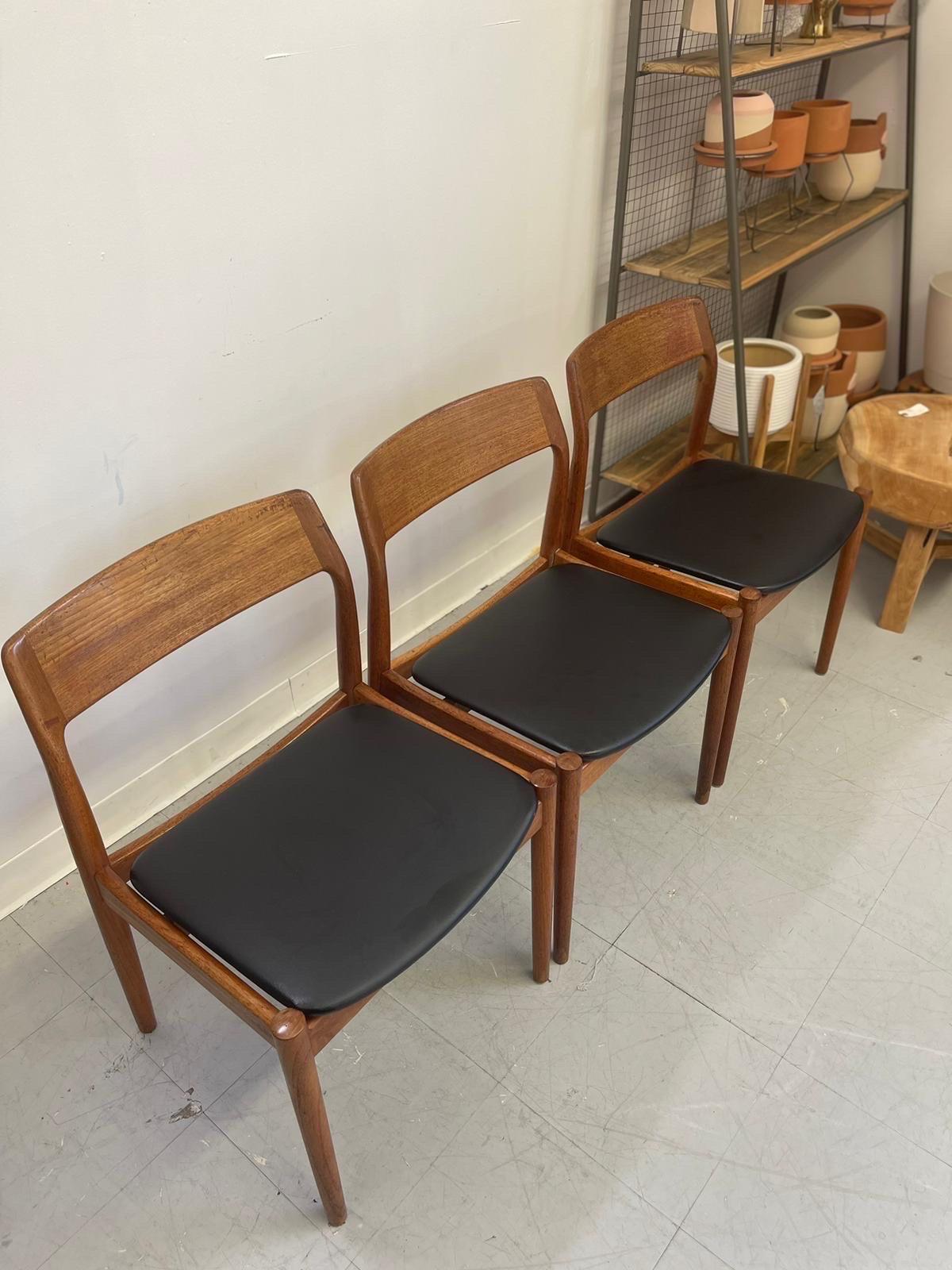 Vintage Danish Modern Dining Chairs by Jl Moller Set of 4. For Sale 5