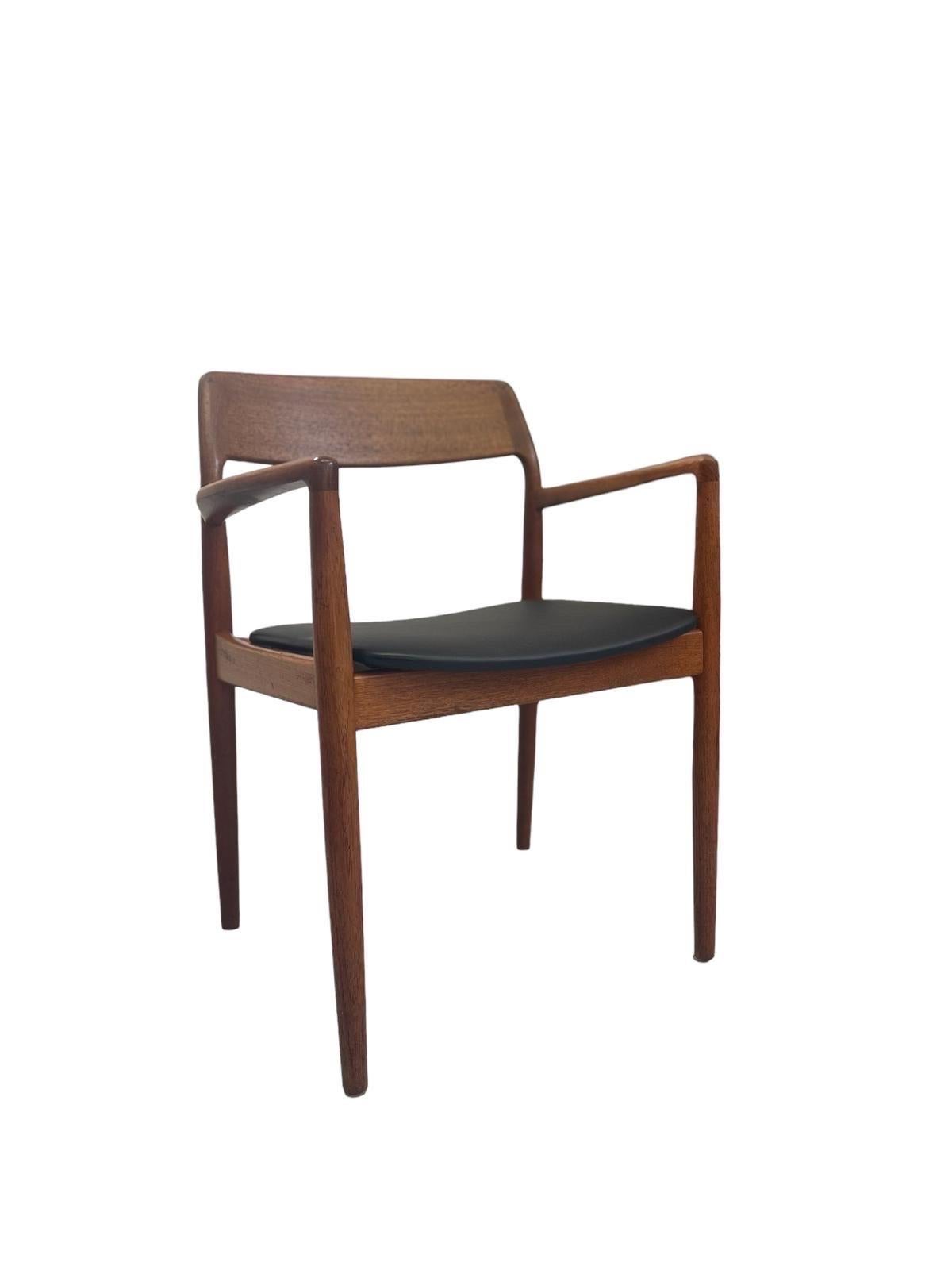 Vintage Danish Modern Dining Chairs by Jl Moller Set of 4. In Good Condition For Sale In Seattle, WA