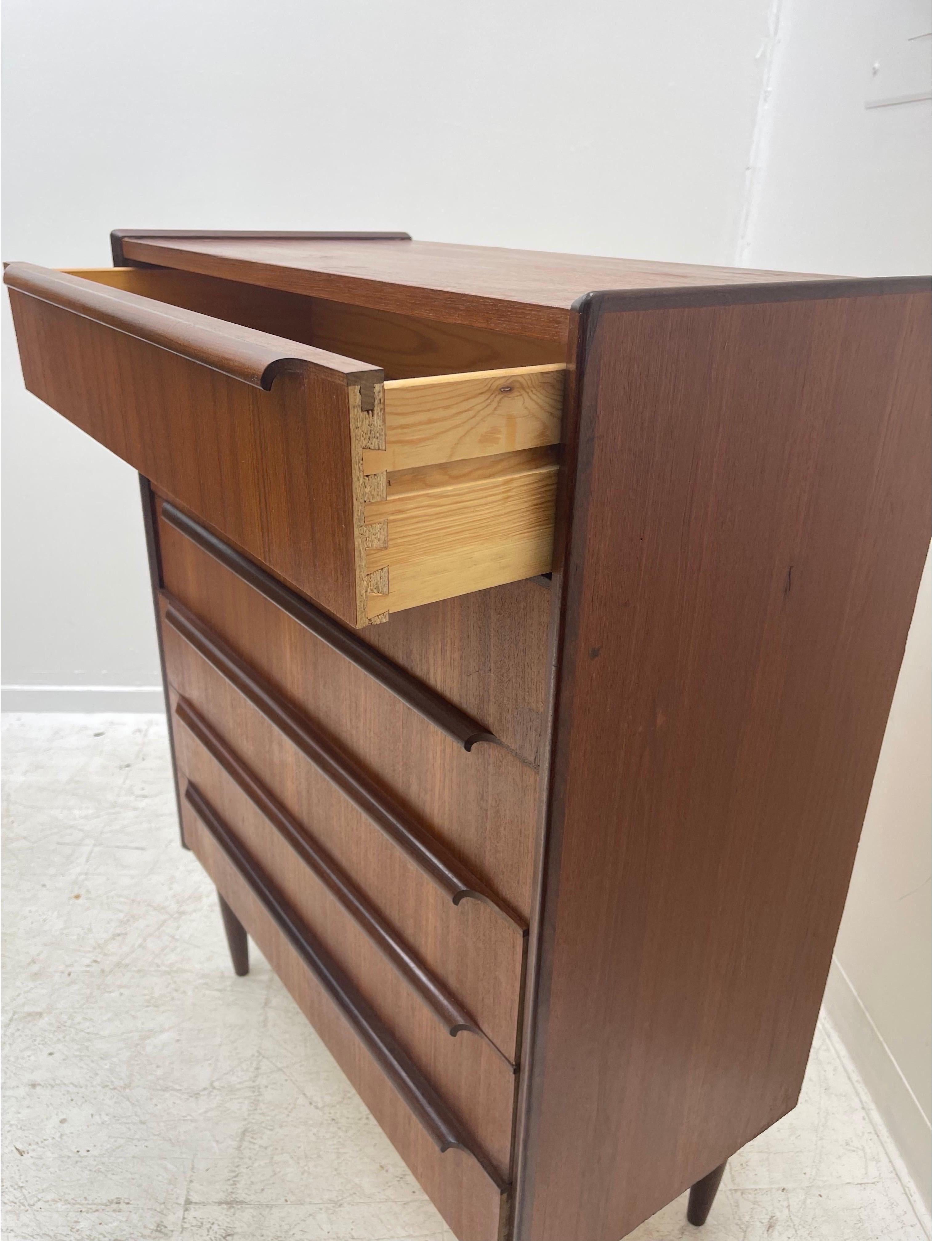 Vintage Danish Modern Dresser Cabinet Storage Drawers In Good Condition In Seattle, WA