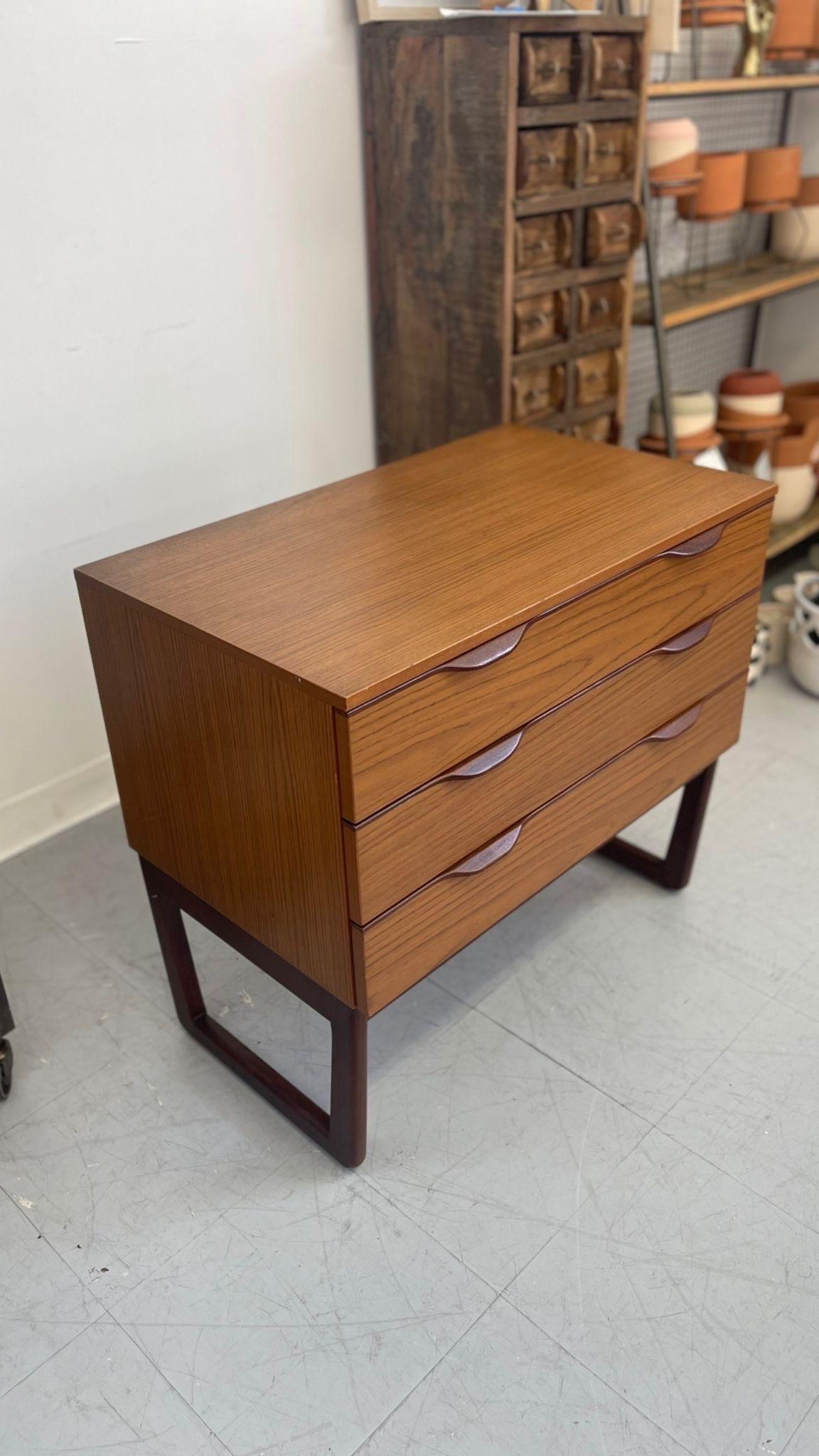 Vintage Danish Modern Dresser With Unique Handles In Good Condition For Sale In Seattle, WA