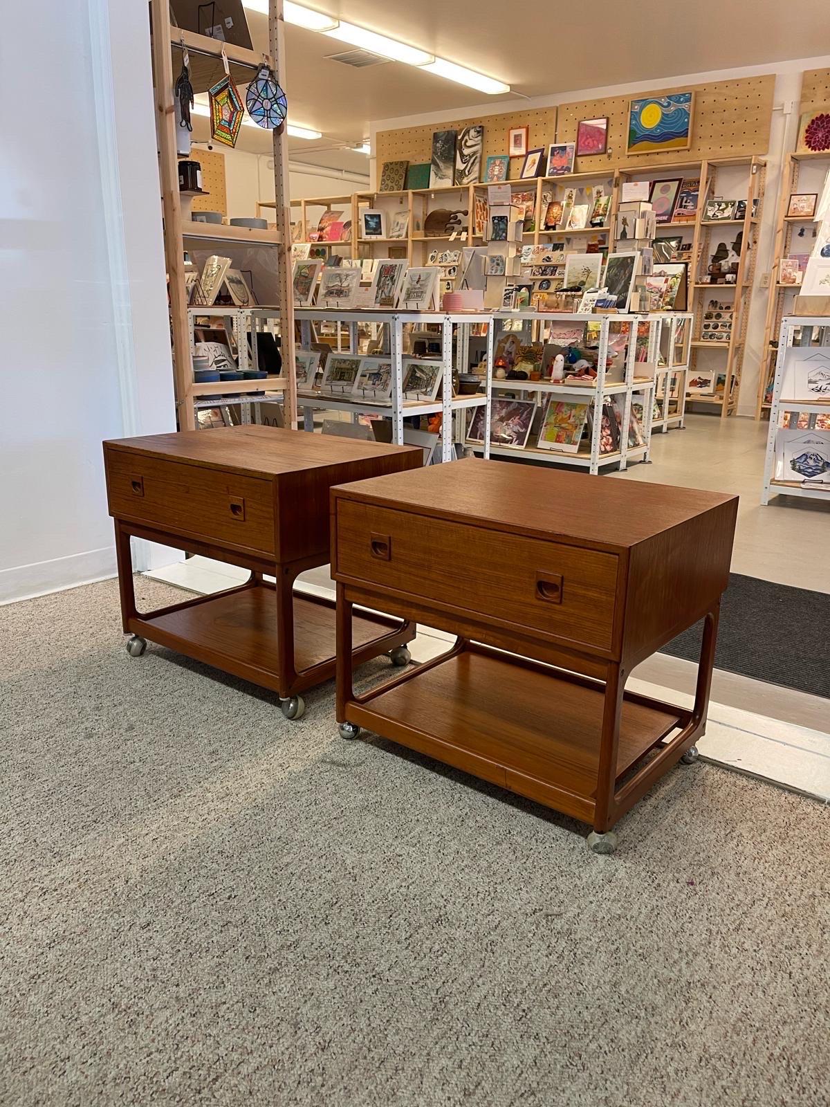 Pair of Danish End Tables with Beautiful Carved wood handles. Dovetail Drawers with dividers as shown.Curved Danish Modern style lines to the legs. Circa 1960s/ 1970s .Vintage Condition Consistent with Age as Pictured.

Dimensions. 24 W ; 18 D ; 21 H