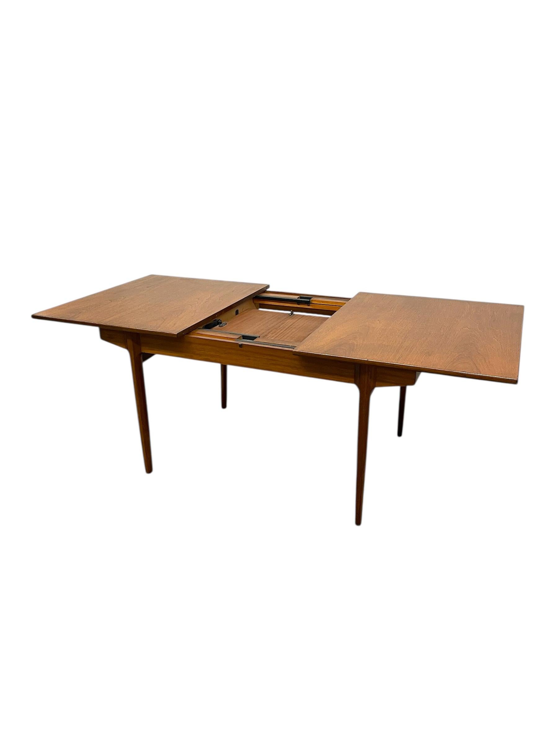 Vintage Danish Modern Expanding Dining Table with Self-storing Leaf For Sale 1