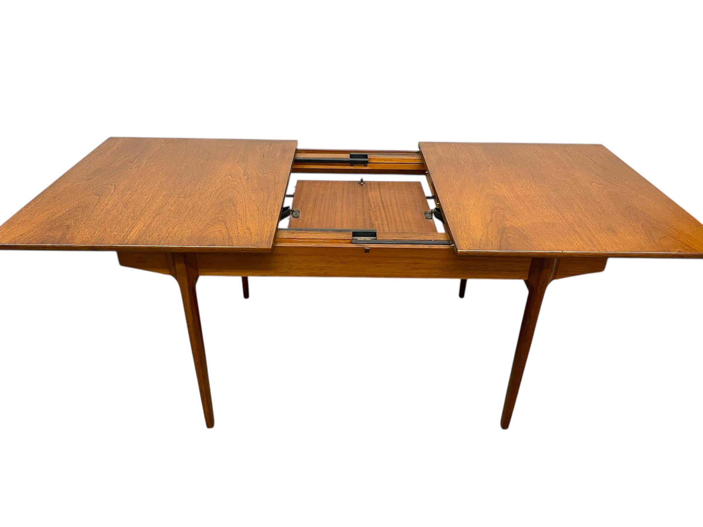Vintage Danish Modern Expanding Dining Table with Self-storing Leaf For Sale 2
