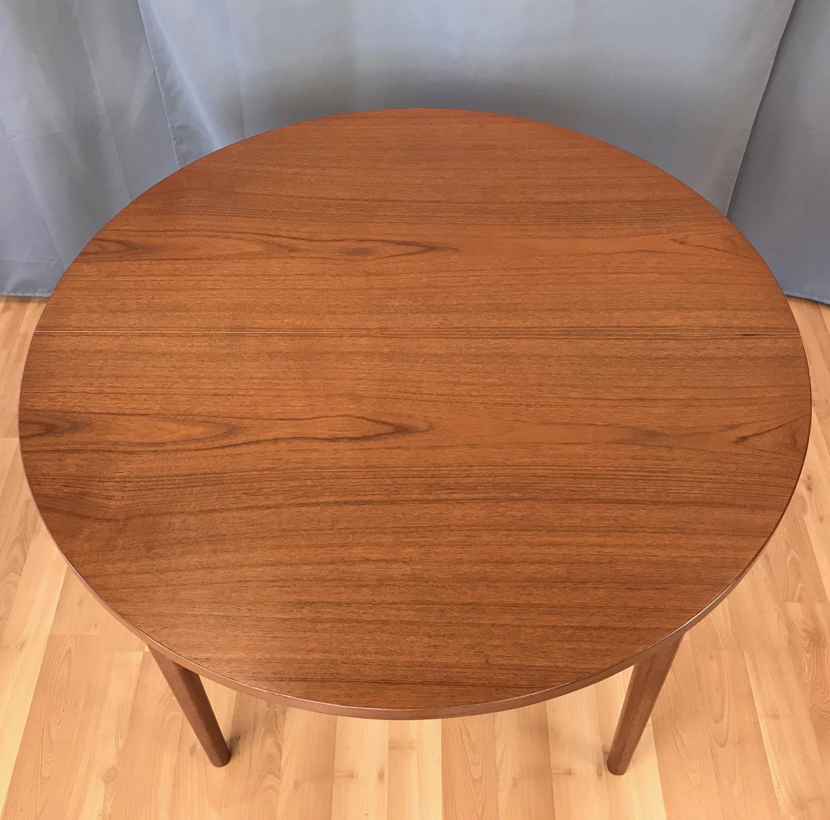 Vintage Danish Modern Extendable Teak Dining Table In Good Condition In San Francisco, CA