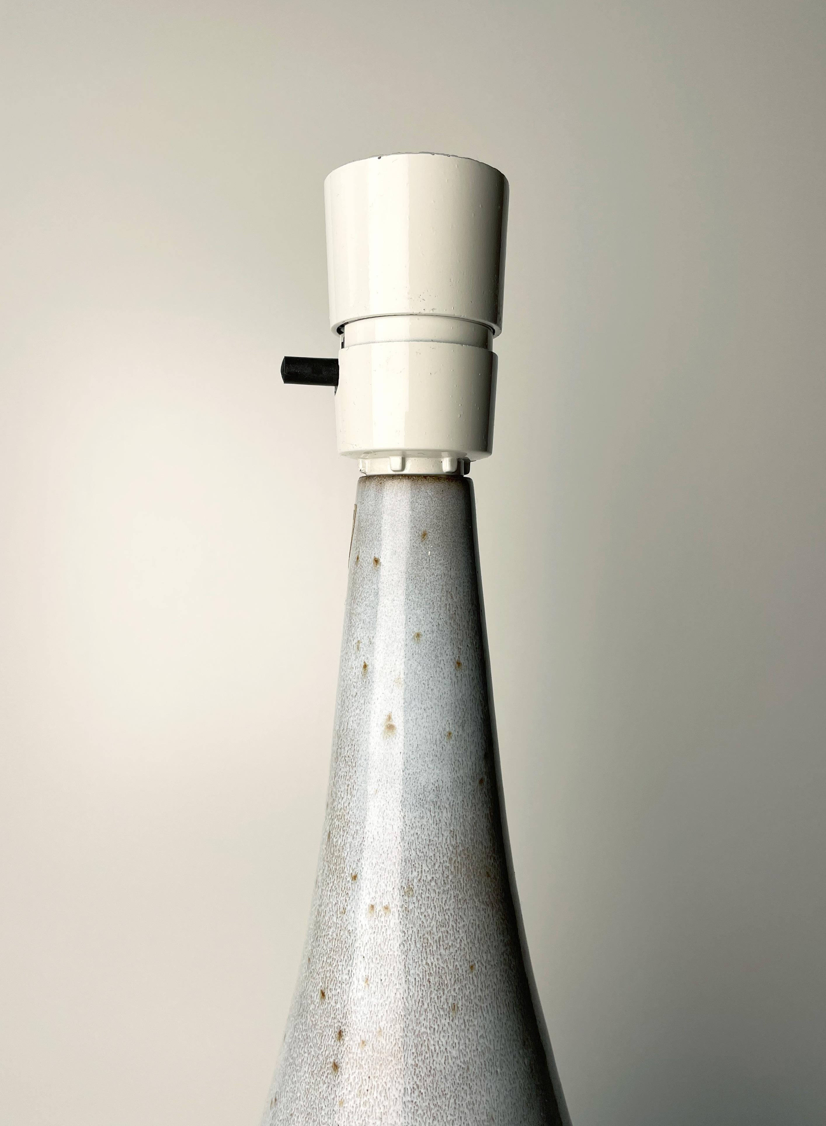 Grau gestreifte Vintage-Tischlampe aus Keramik, Starck Andersen, 1960er Jahre im Zustand „Gut“ im Angebot in Copenhagen, DK
