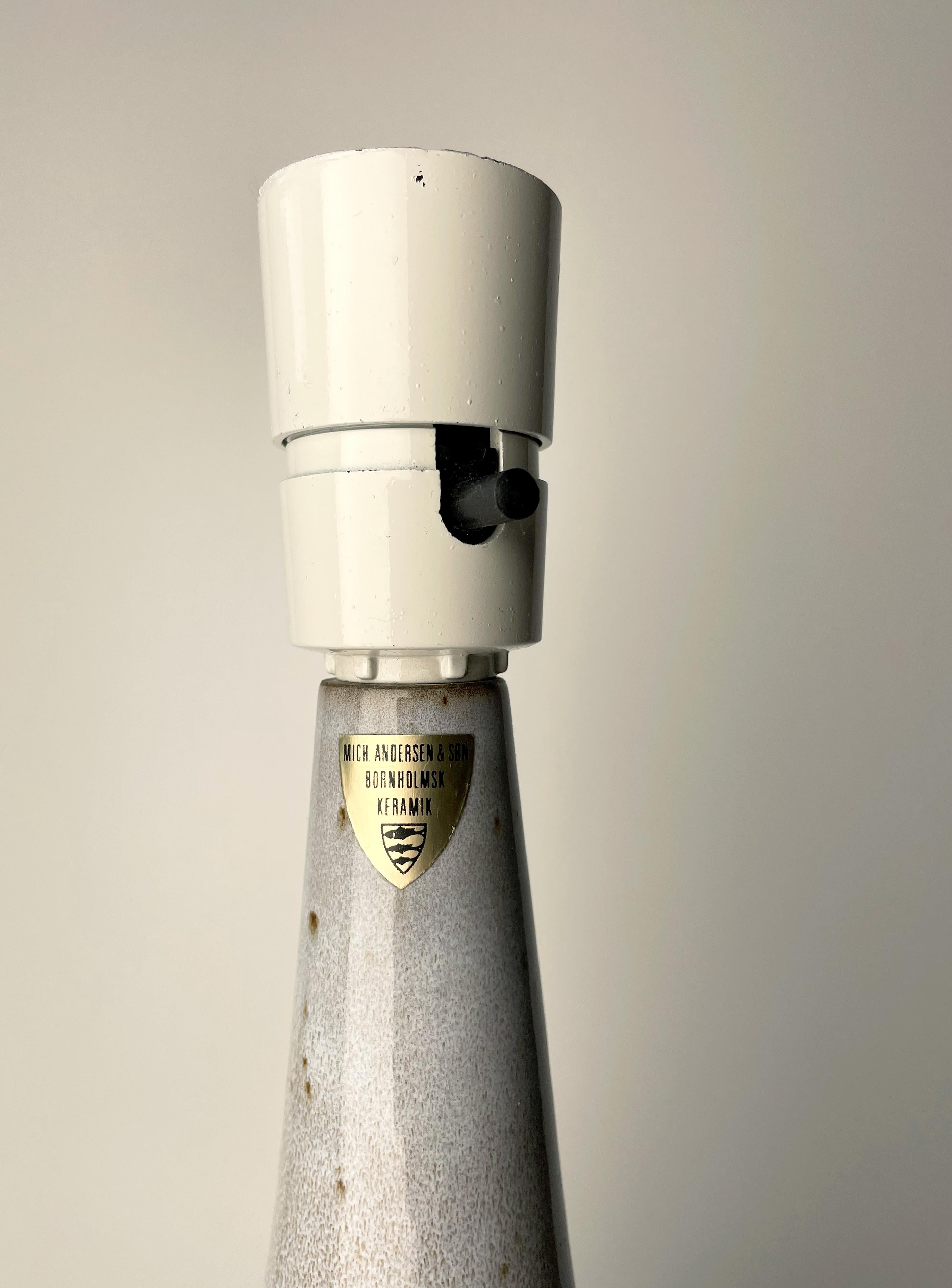 Marianne Starck para Andersen Lámpara de sobremesa de cerámica rayada gris vintage, años 60 siglo XX en venta