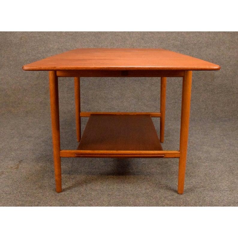 Vintage Danish Modern Hans Wegner AT32 Teak Side Table In Good Condition For Sale In San Marcos, CA