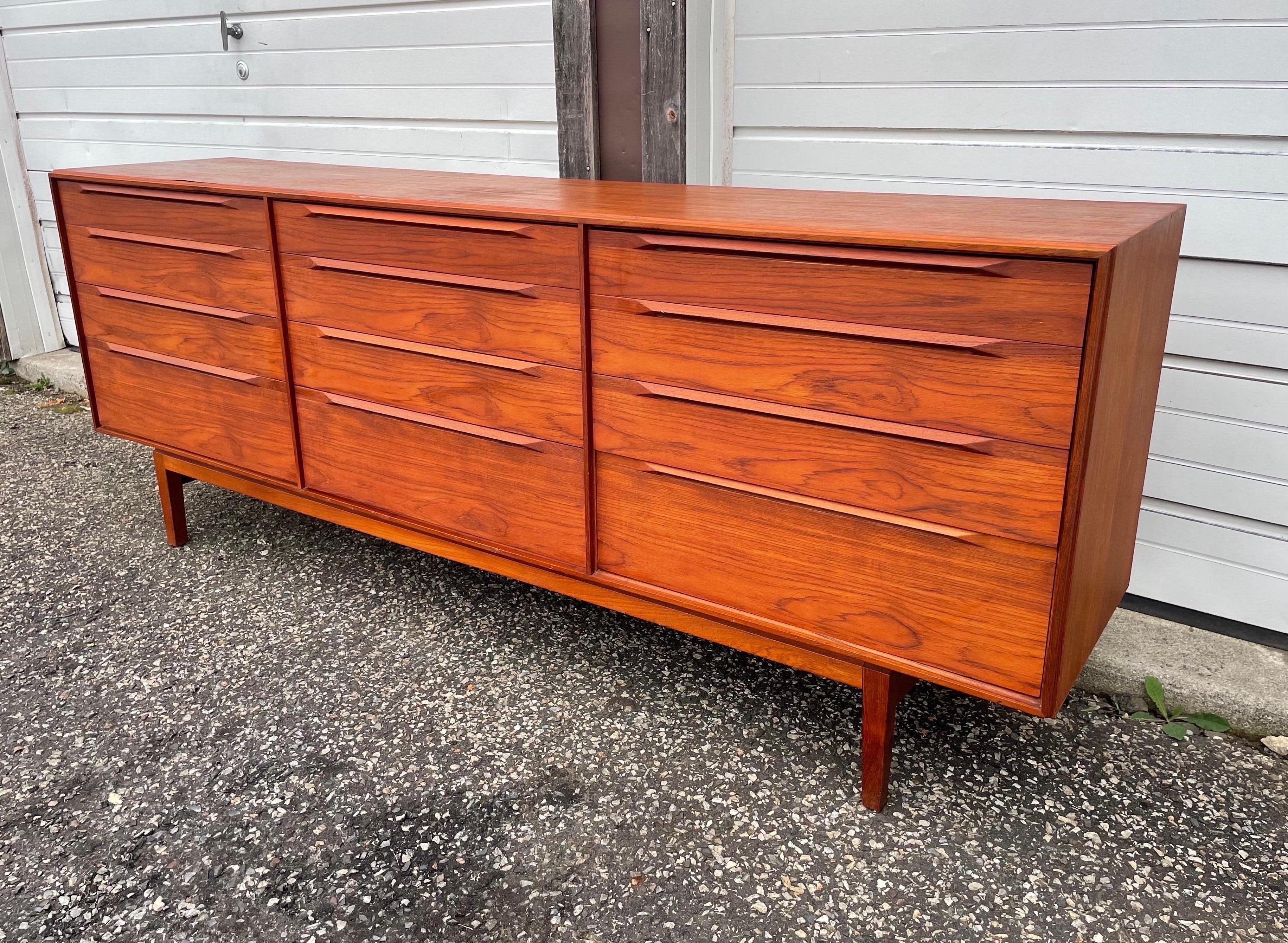 Vintage Danish Modern Ib Kofod-Larsen 12 Drawer Teak Dresser In Good Condition In Audubon, NJ