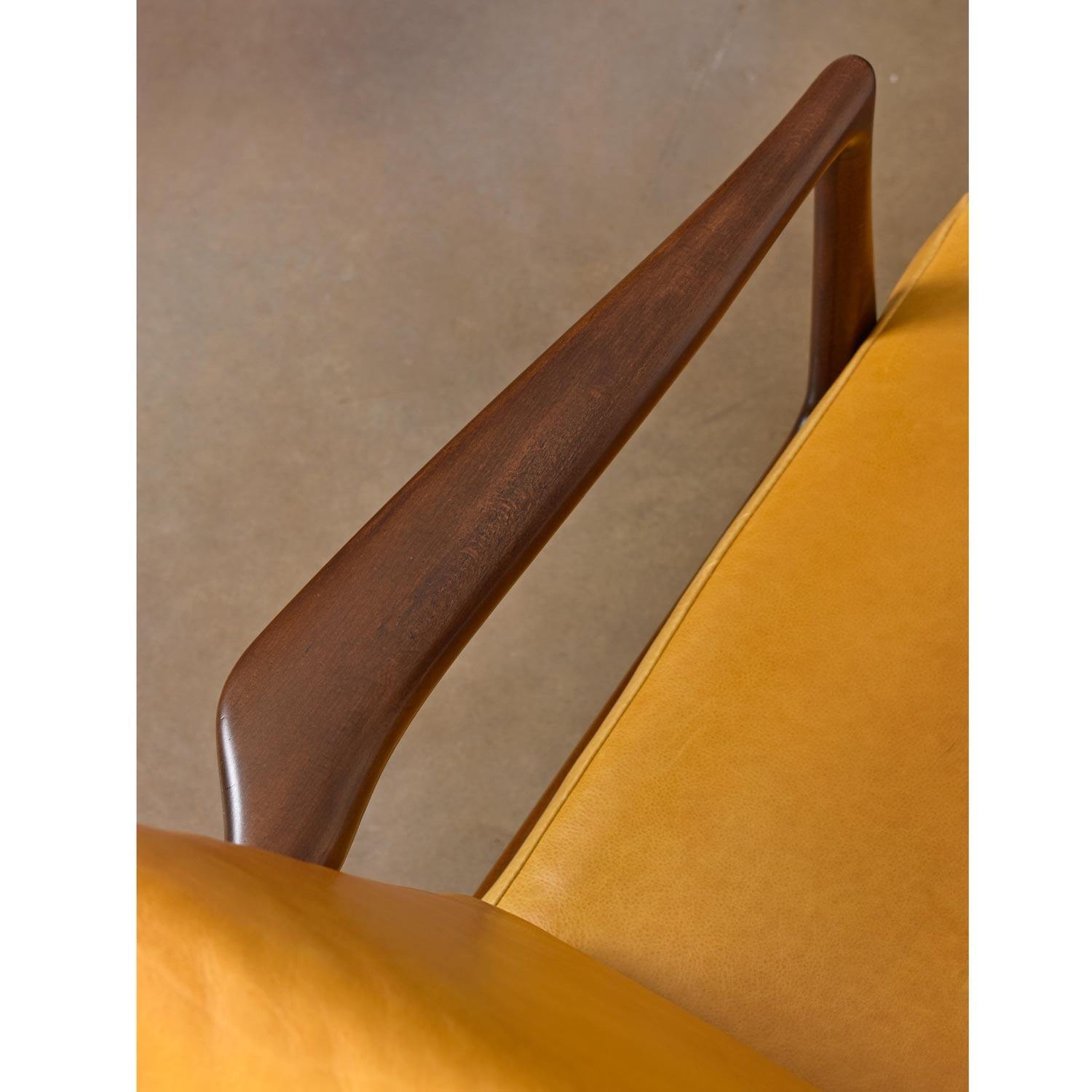 Mid-20th Century Vintage Danish Modern Ib Kofod-Larsen Sculpted Blade Arm Lounge Chair for Selig