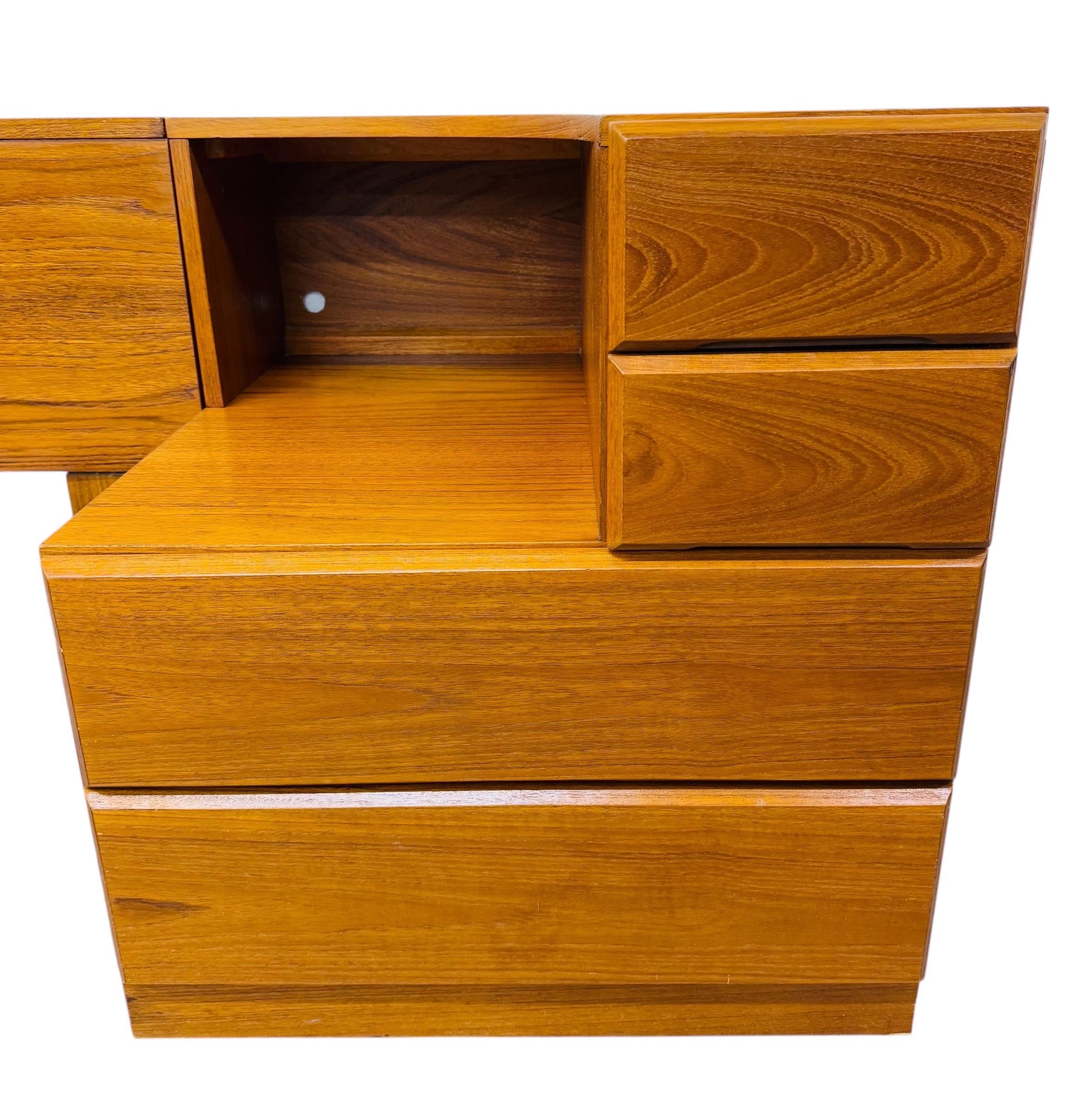 Dänisches modernes Vintage-Kopfteil aus Teakholz in Königsgröße mit Nachttischen, Vintage 3