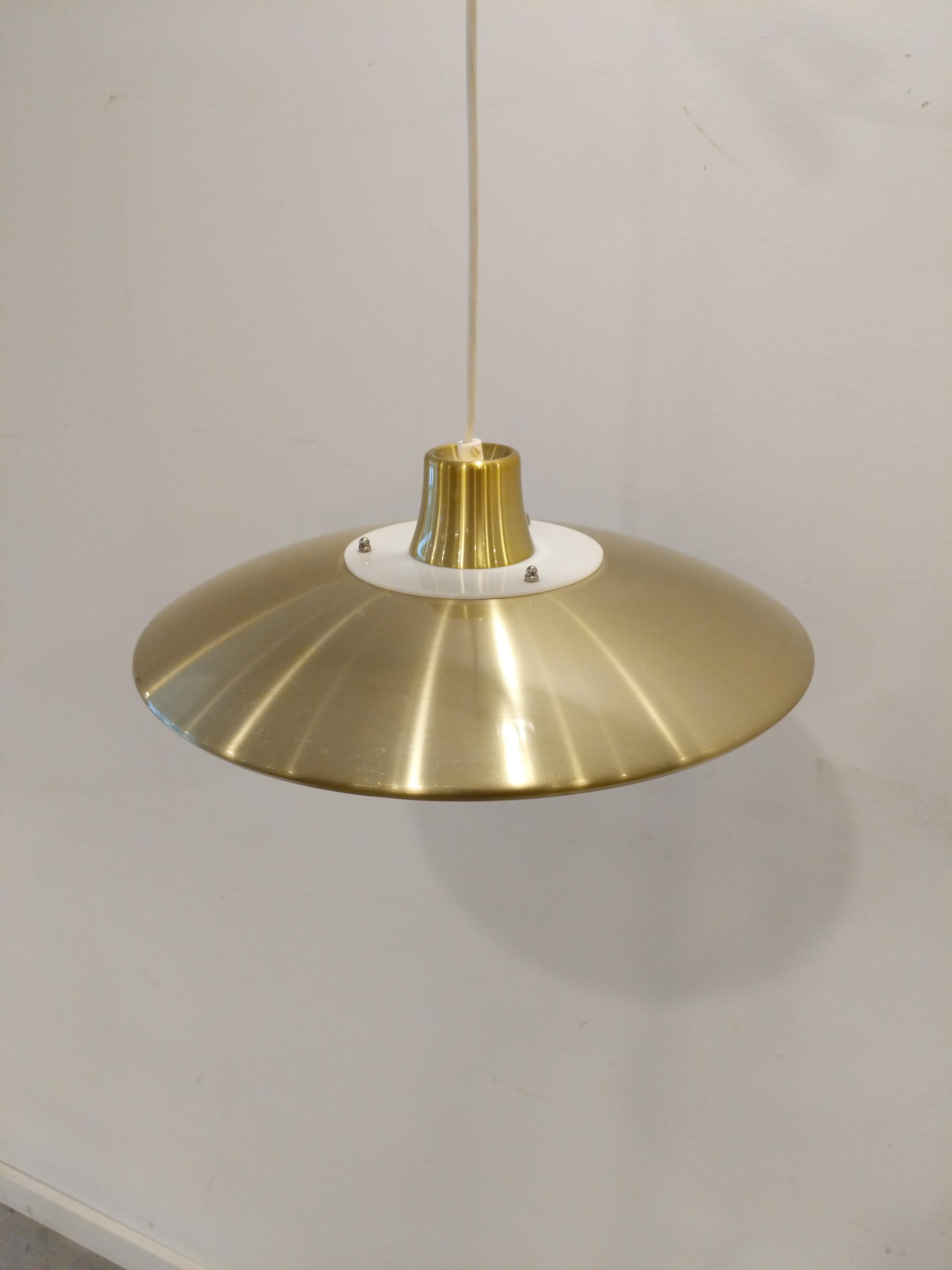 Authentic vintage mid century Danish / Scandinavian Modern hanging lamp / ceiling lamp / pendant light.

Design 40.786 by Lyskaer.

Imported directly from Denmark, this lamp is in great shape overall with minor wear from age (see photos).

The lamp