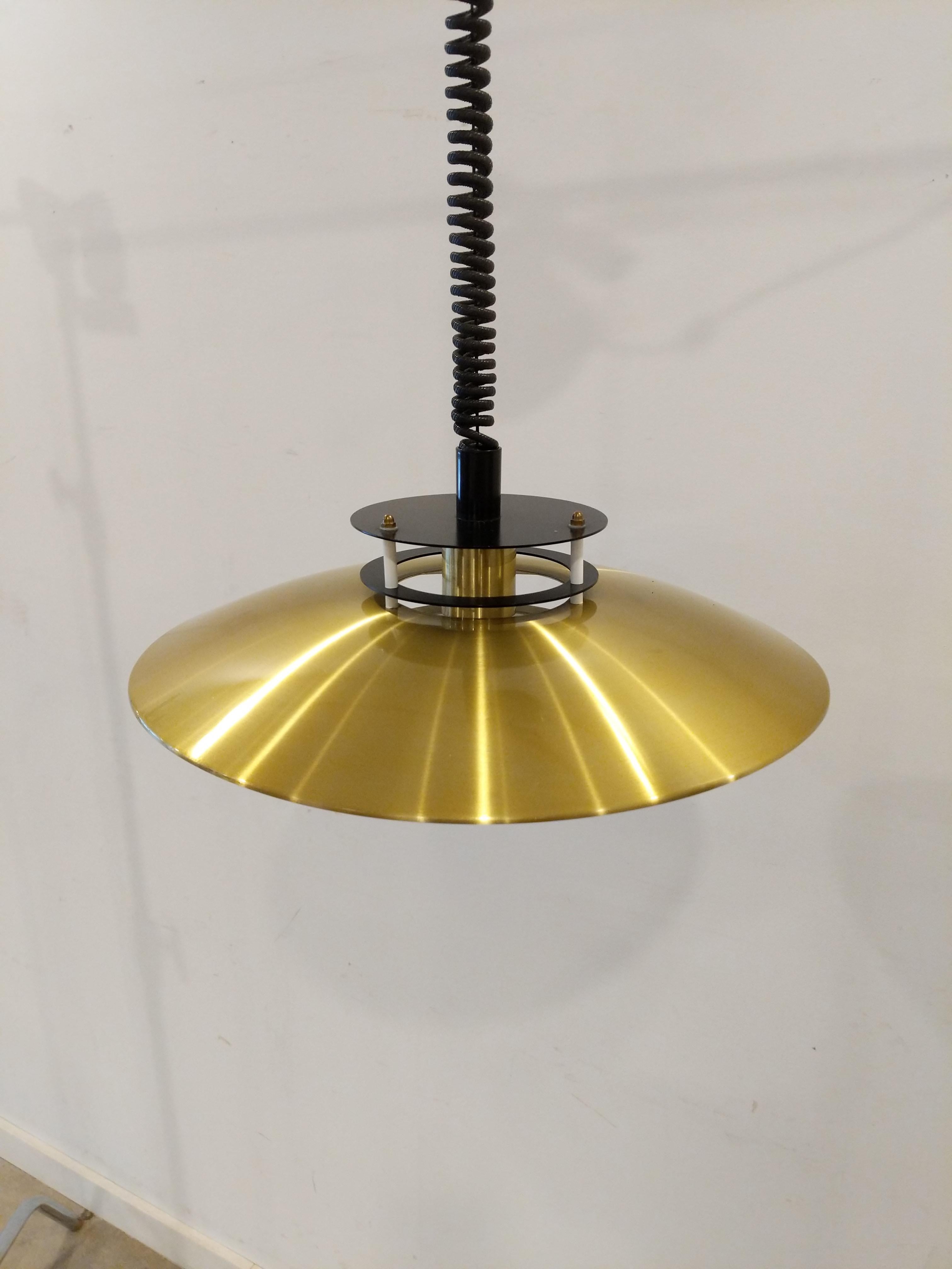 Authentic vintage mid century Danish / Scandinavian Modern hanging lamp / ceiling lamp / pendant light.

With 