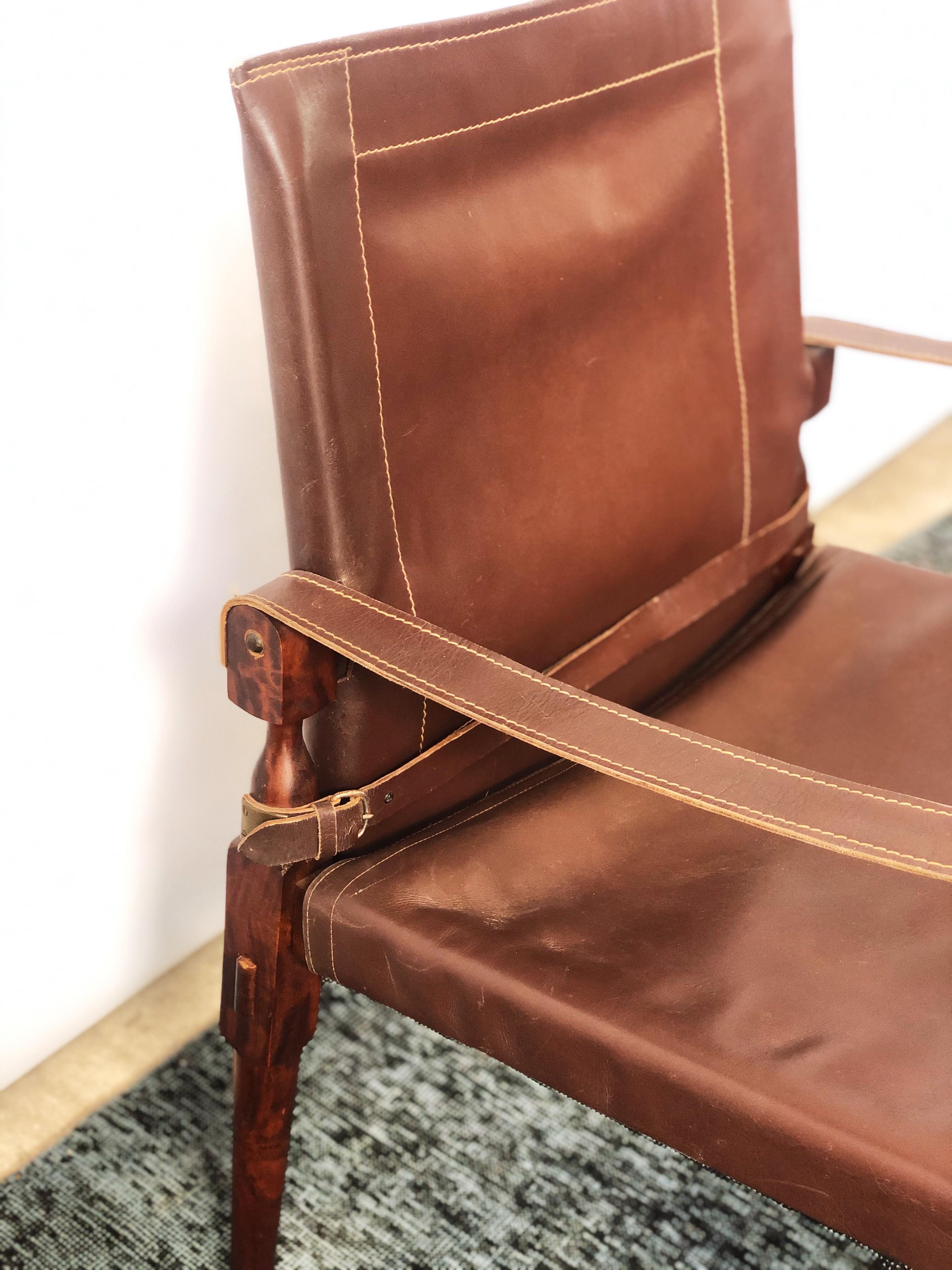 This vintage Danish modern, original leather, and mahogany frame safari chair is overall good condition. Shows wear consistent to age and use. Brass hardware. Lightweight. Maker unknown.
circa 1960s.
Dimensions:
22