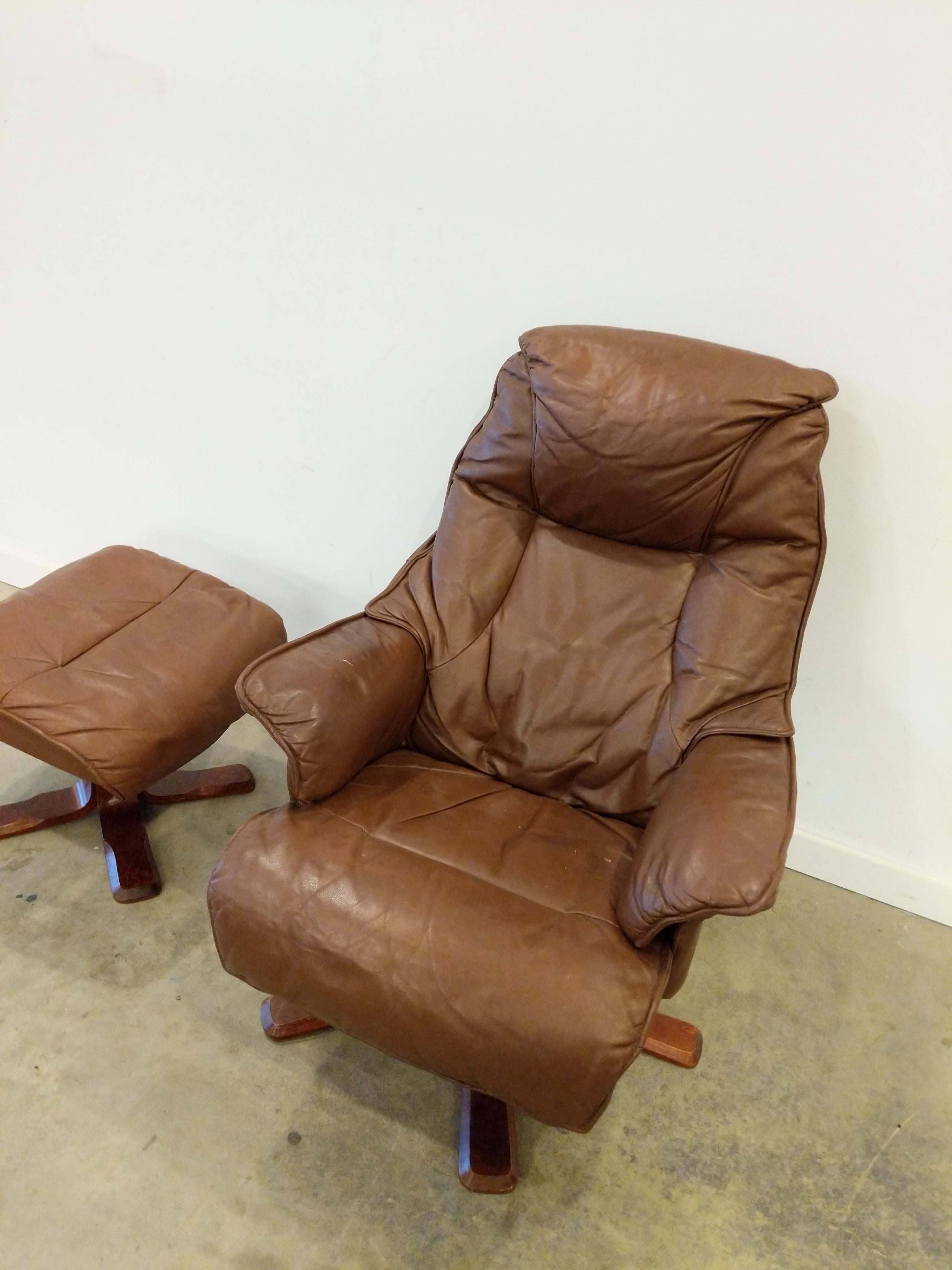 Vintage Danish Modern Leather Lounge Chair and Footstool In Good Condition In Gardiner, NY
