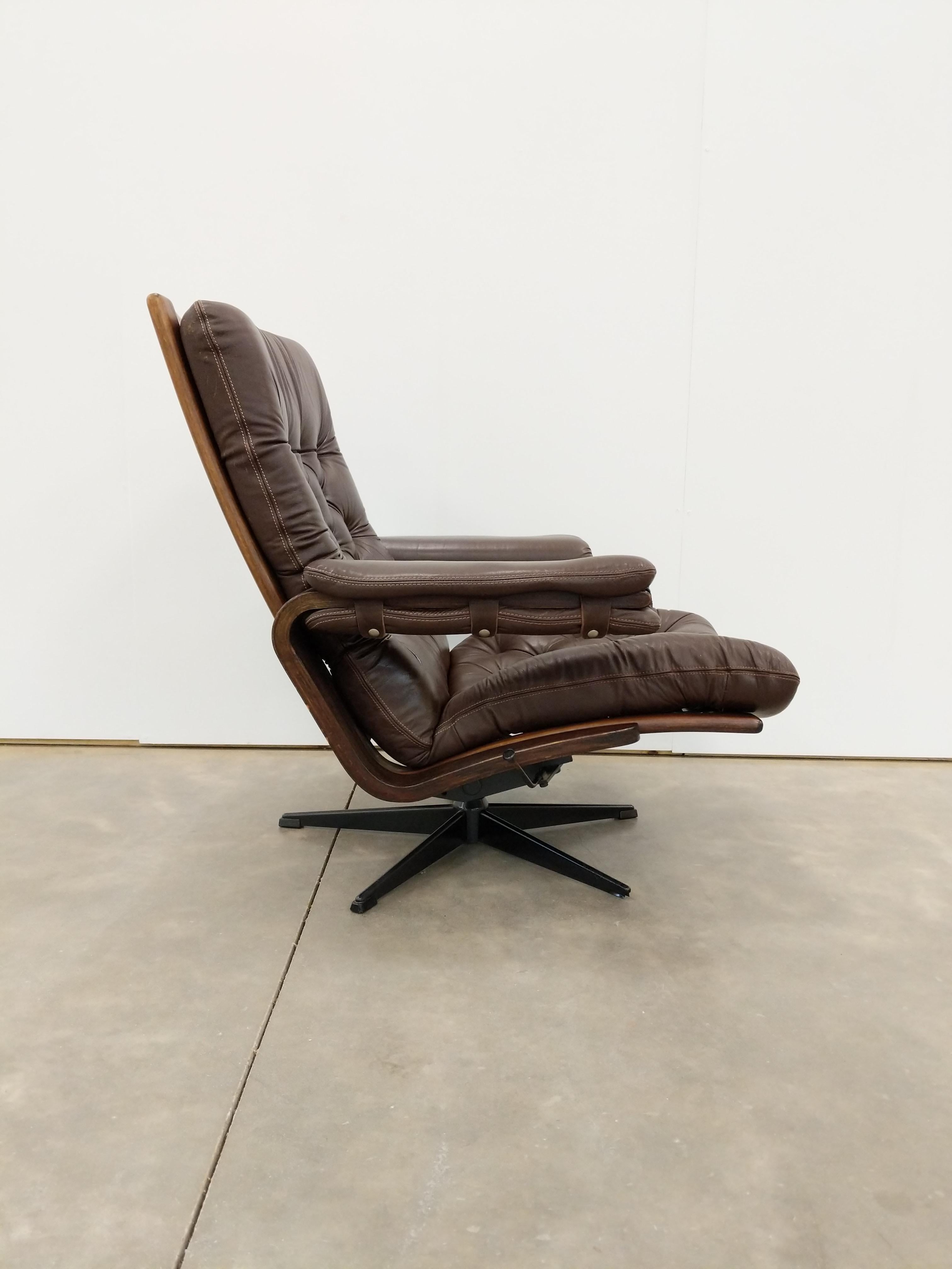 Sillón moderno danés vintage de cuero de Coja Danés en venta