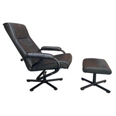 Fauteuil de salon danois moderne vintage en cuir avec pouf par Kebe « Paire disponible »