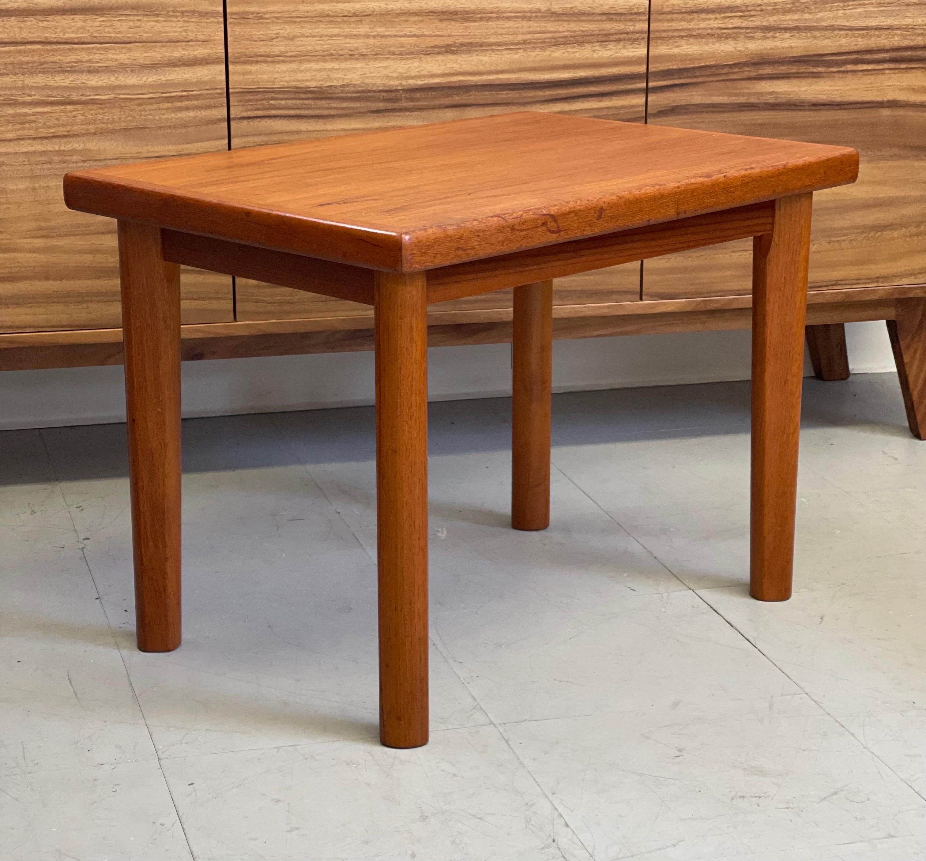Vintage Danish Modern Mid-Century Modern Accent Table In Good Condition For Sale In Seattle, WA