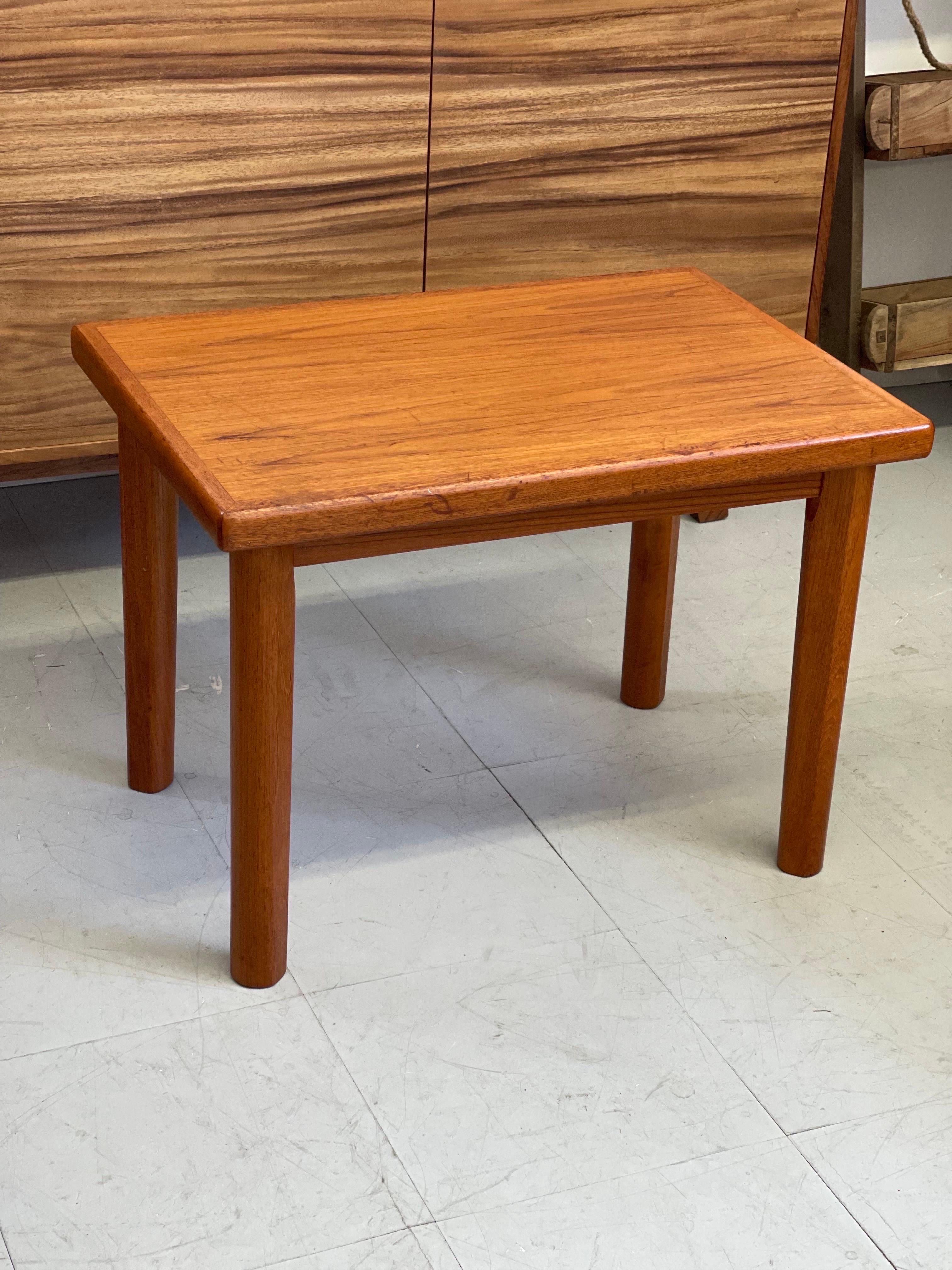 Wood Vintage Danish Modern Mid-Century Modern Accent Table For Sale
