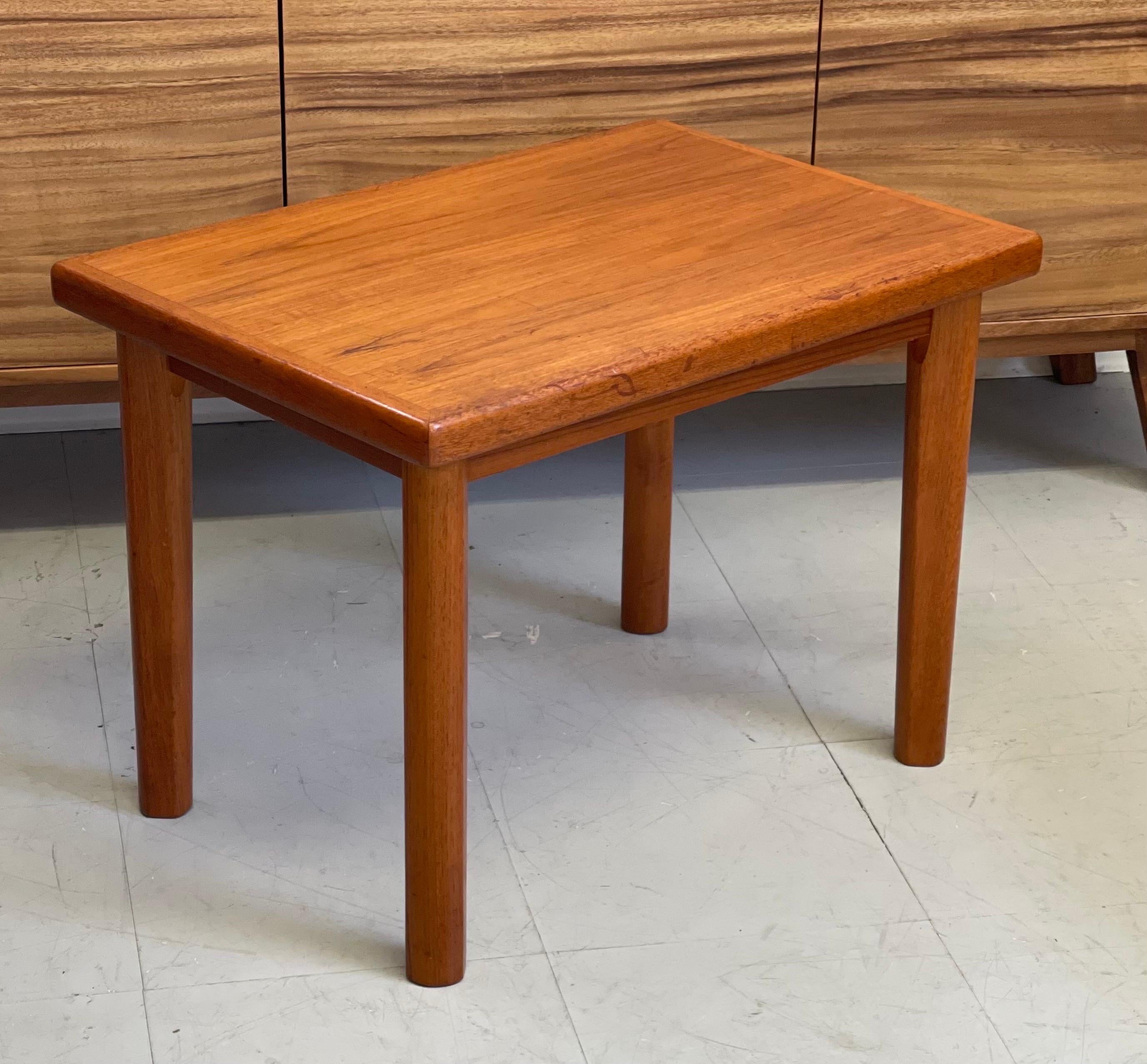 Vintage Danish Modern Mid-Century Modern Accent Table For Sale 2