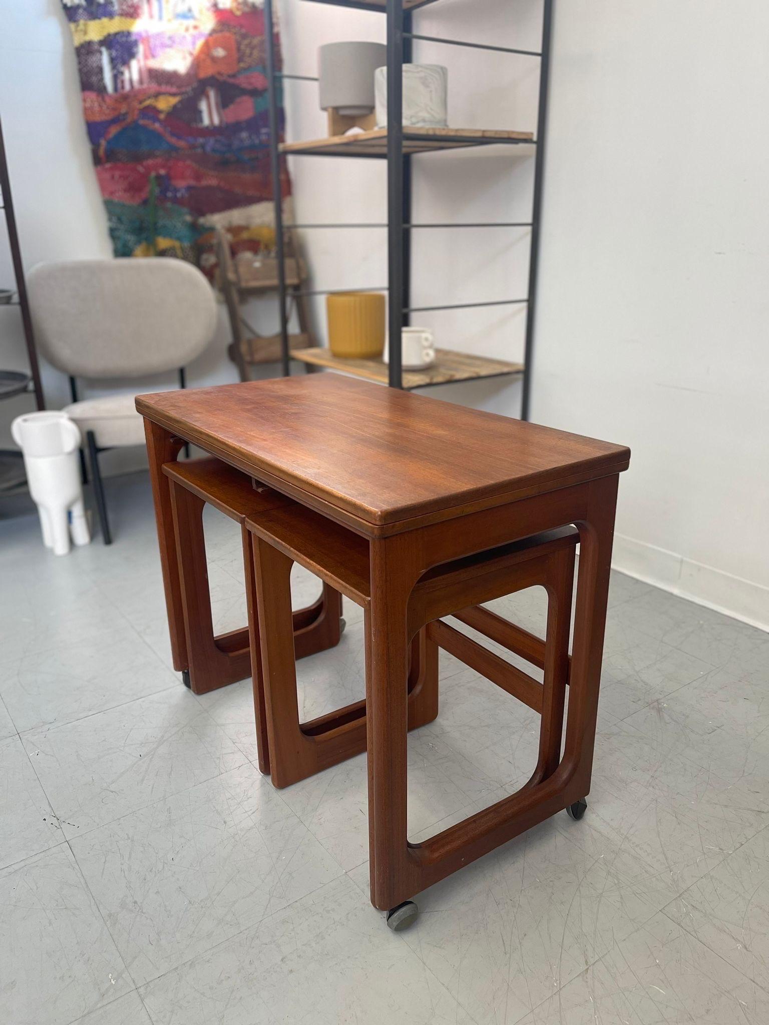 Vintage Danish Modern Nesting Table With Flip Top Uk Import In Good Condition For Sale In Seattle, WA
