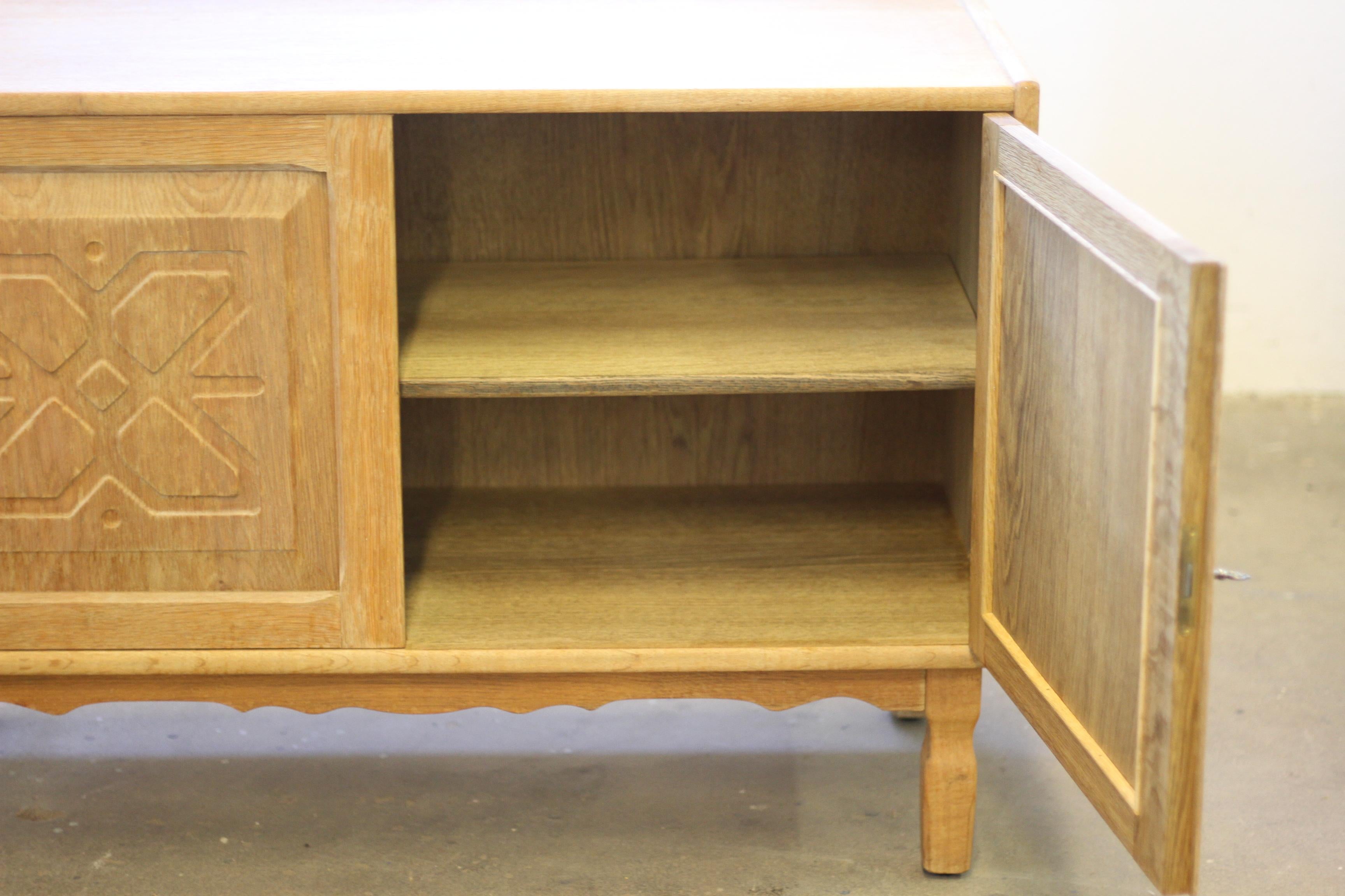 Armadi moderni danesi d'epoca in Oak, stile Kjærnulf, anni '60. Set di 2 in vendita 9