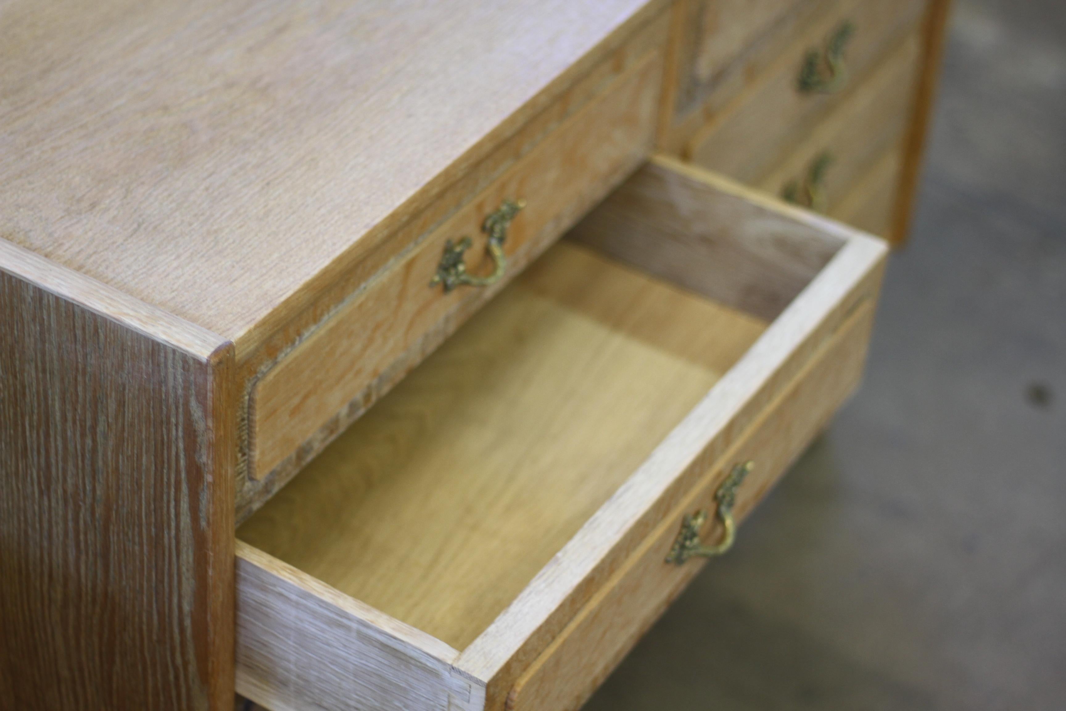 Armadi moderni danesi d'epoca in Oak, stile Kjærnulf, anni '60. Set di 2 in vendita 12