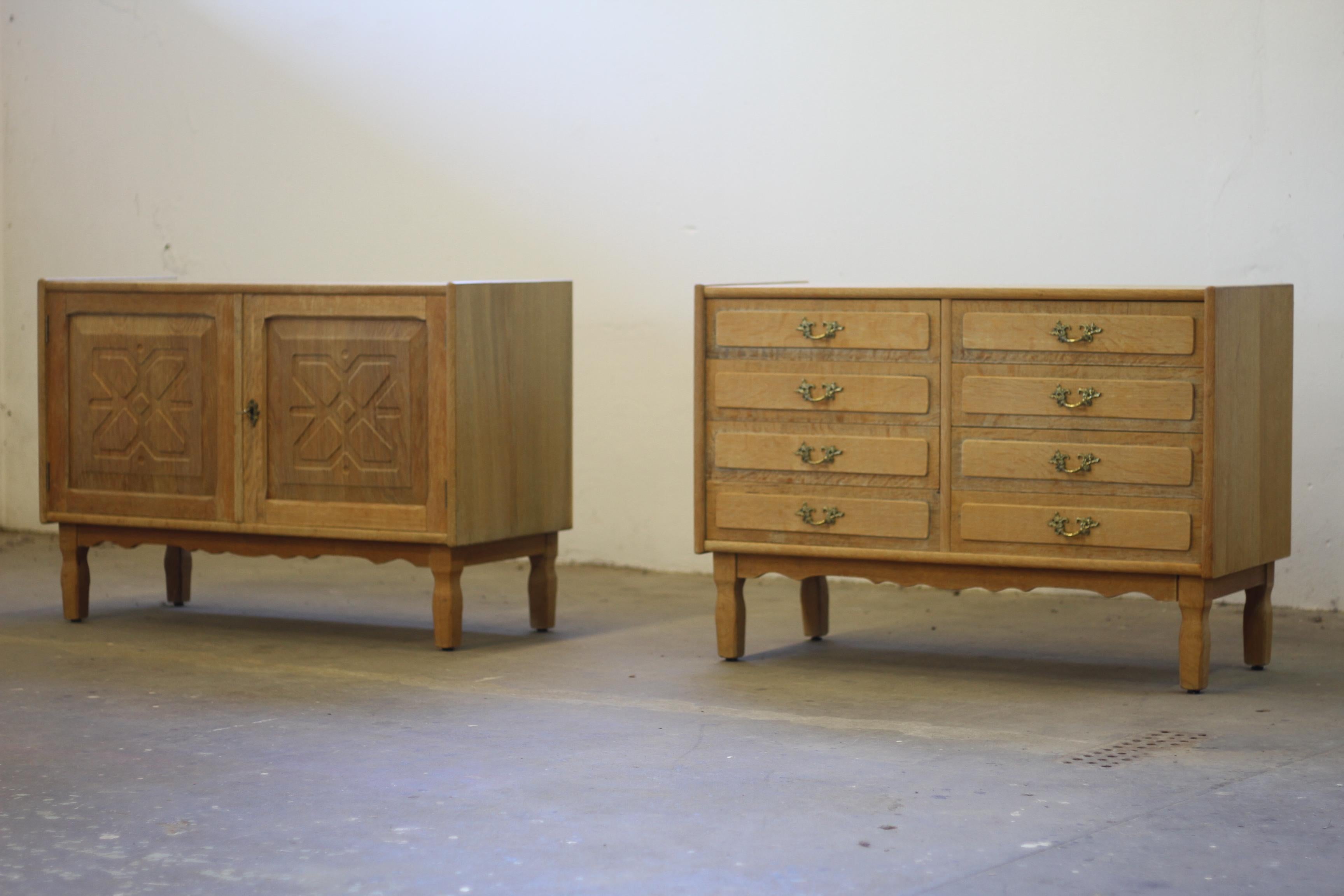 Scandinavo moderno Armadi moderni danesi d'epoca in Oak, stile Kjærnulf, anni '60. Set di 2 in vendita