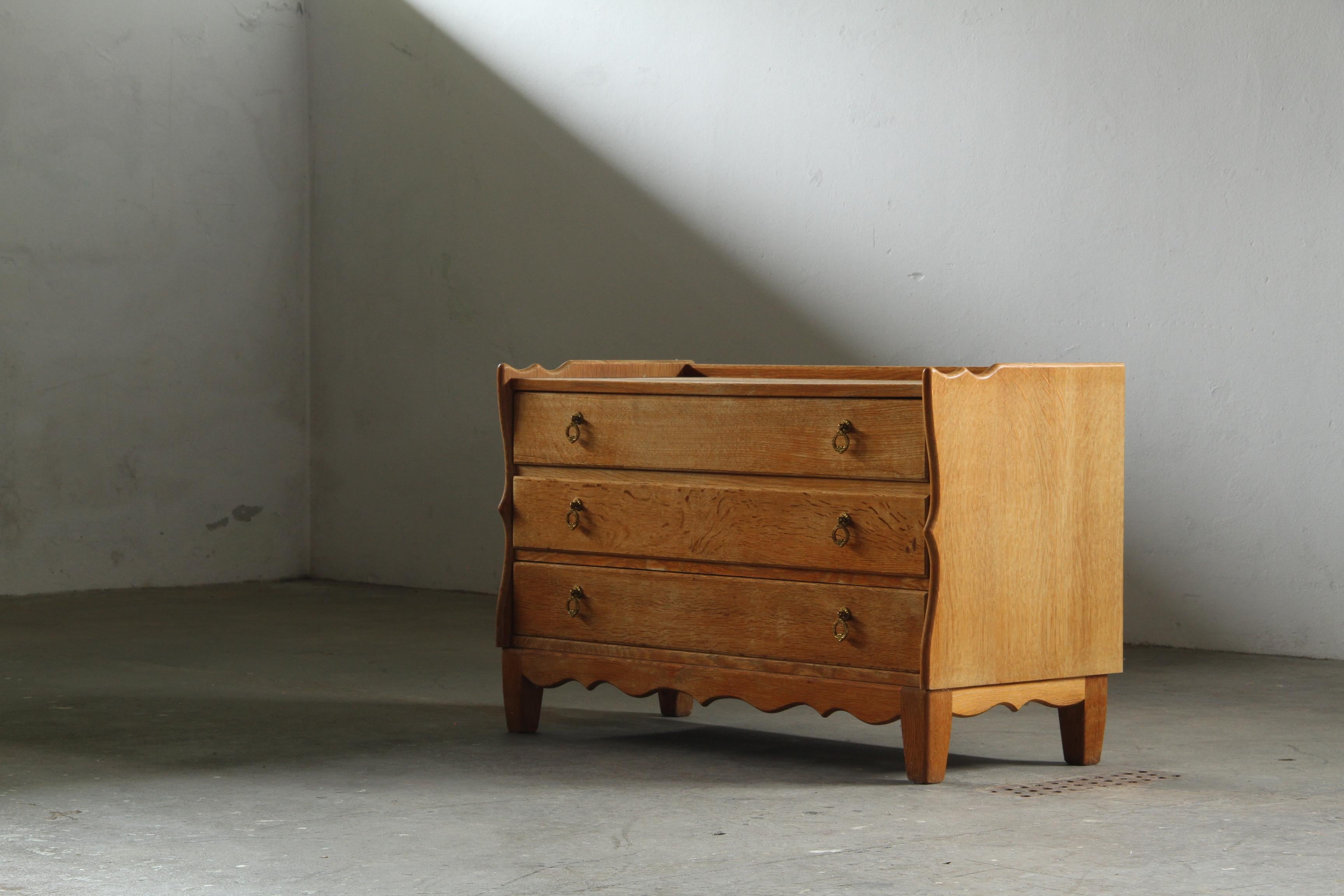 Vintage Danish Modern Oak Dresser zugeschrieben Kjærnulf, 1960er Jahre (Mitte des 20. Jahrhunderts) im Angebot