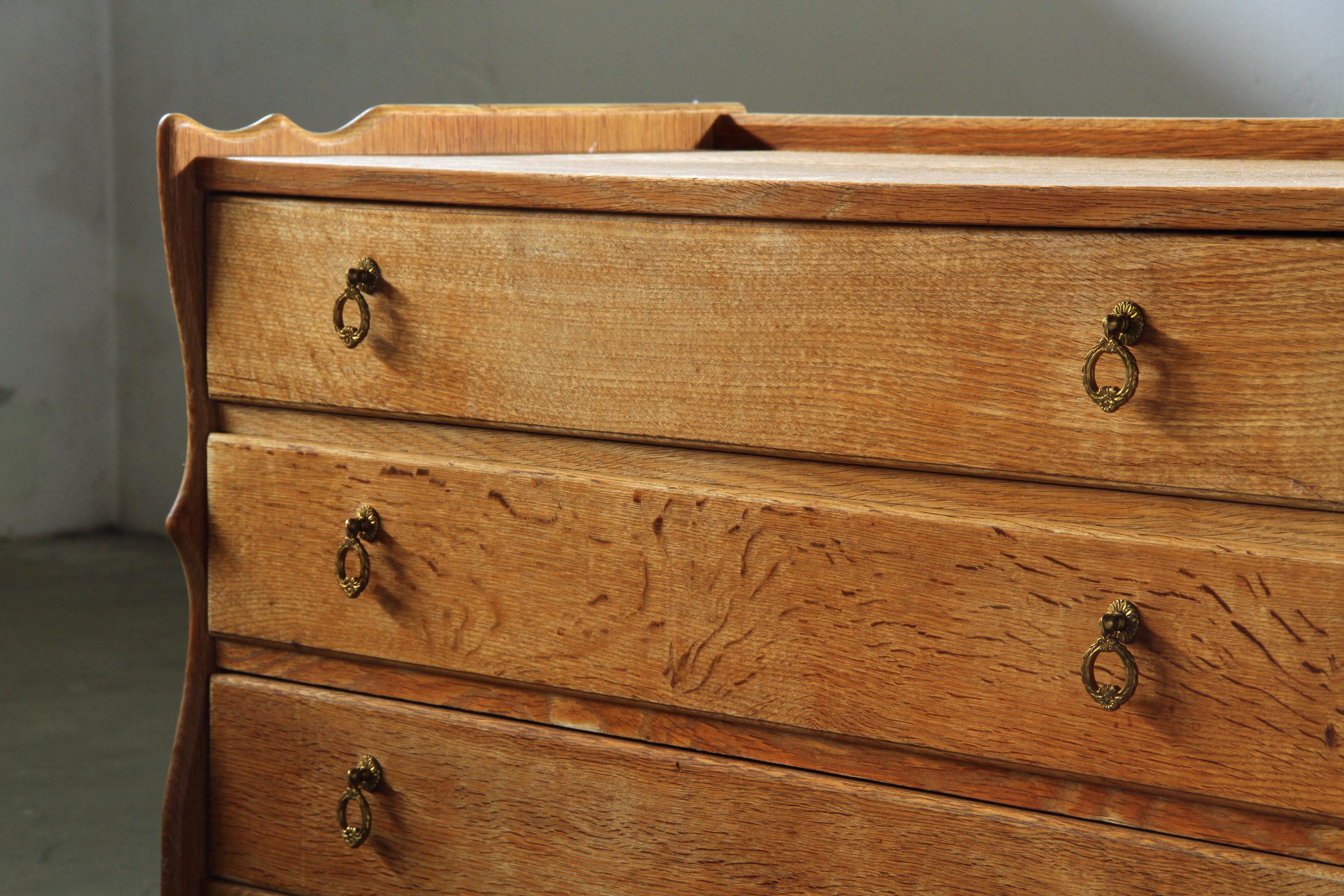Vintage Danish Modern Oak Dresser zugeschrieben Kjærnulf, 1960er Jahre (Eichenholz) im Angebot