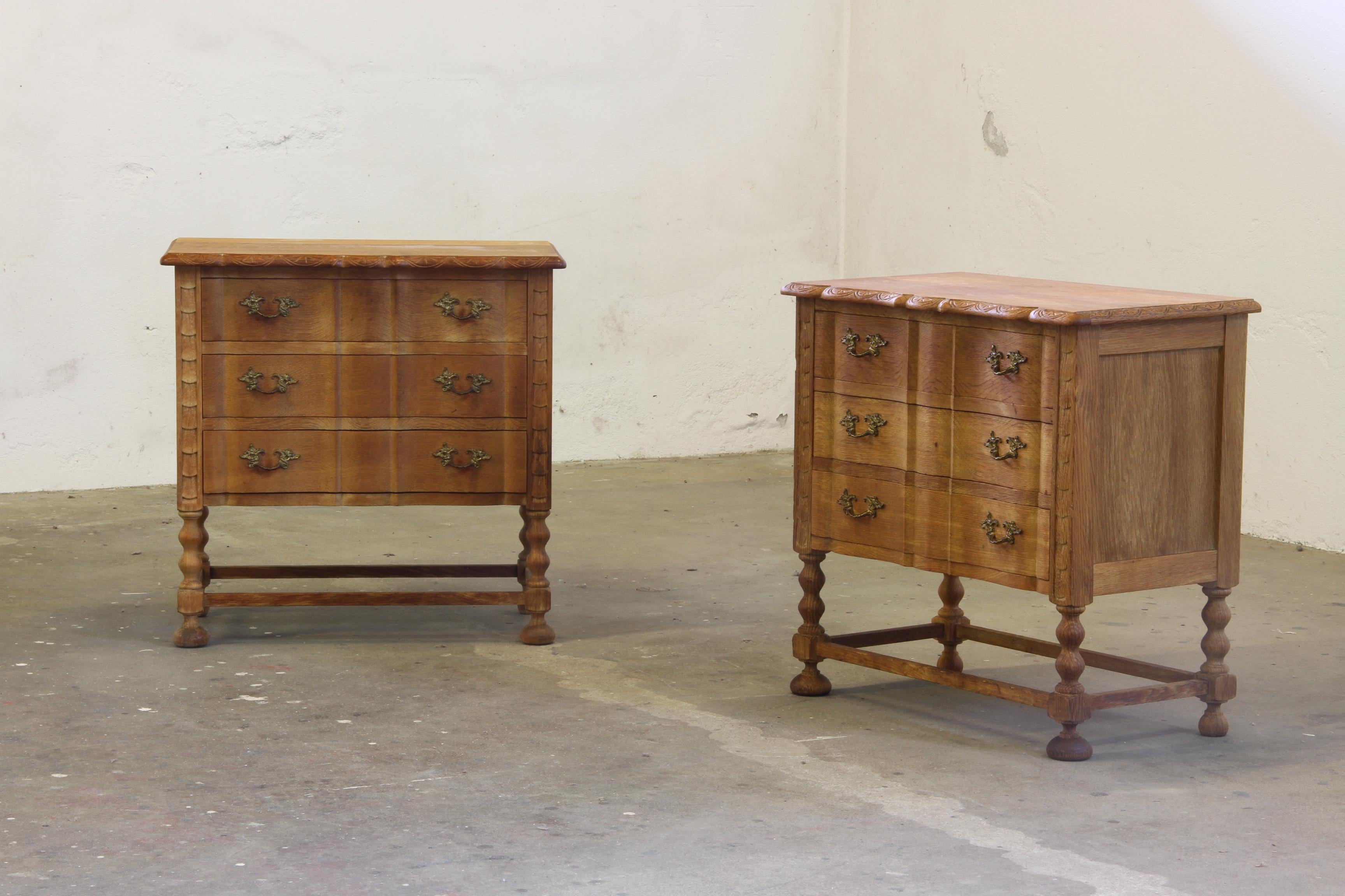 A pair of Oak bedside table / nightstand manufactured in Denmark during the 1960s/70s and often attributed to the renowned Danish designer Henning/Henry Kjærnulf. Kjærnulf is globally recognized for his unique fusion of Scandinavian Modern