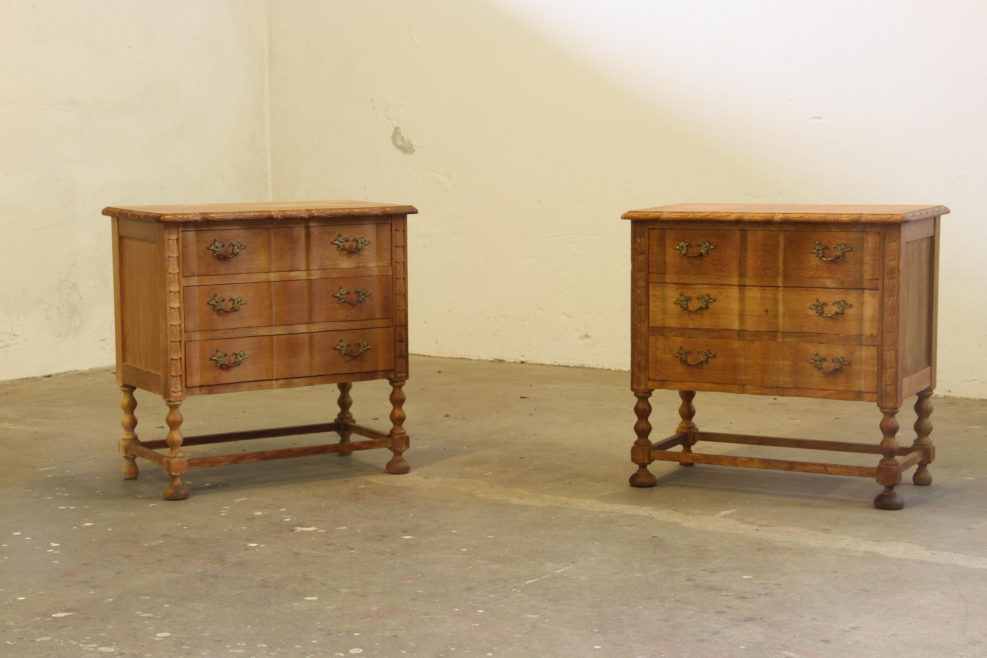 Vintage Danish Modern Oak Nightstands in the style of Henning Kjærnulf, 1960s, S In Good Condition For Sale In Store Heddinge, DK