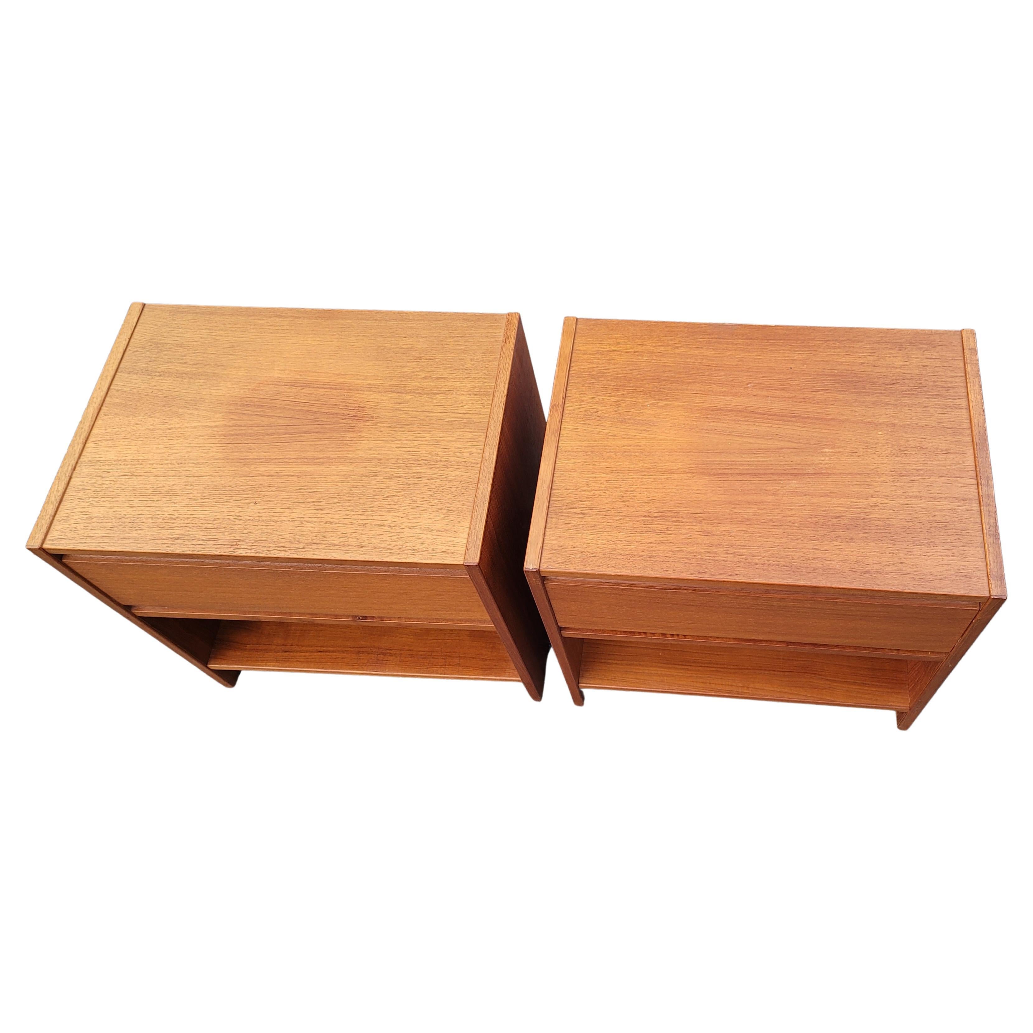Vintage Danish Modern One Drawer Teak Nightstands, a Pair In Good Condition For Sale In Germantown, MD