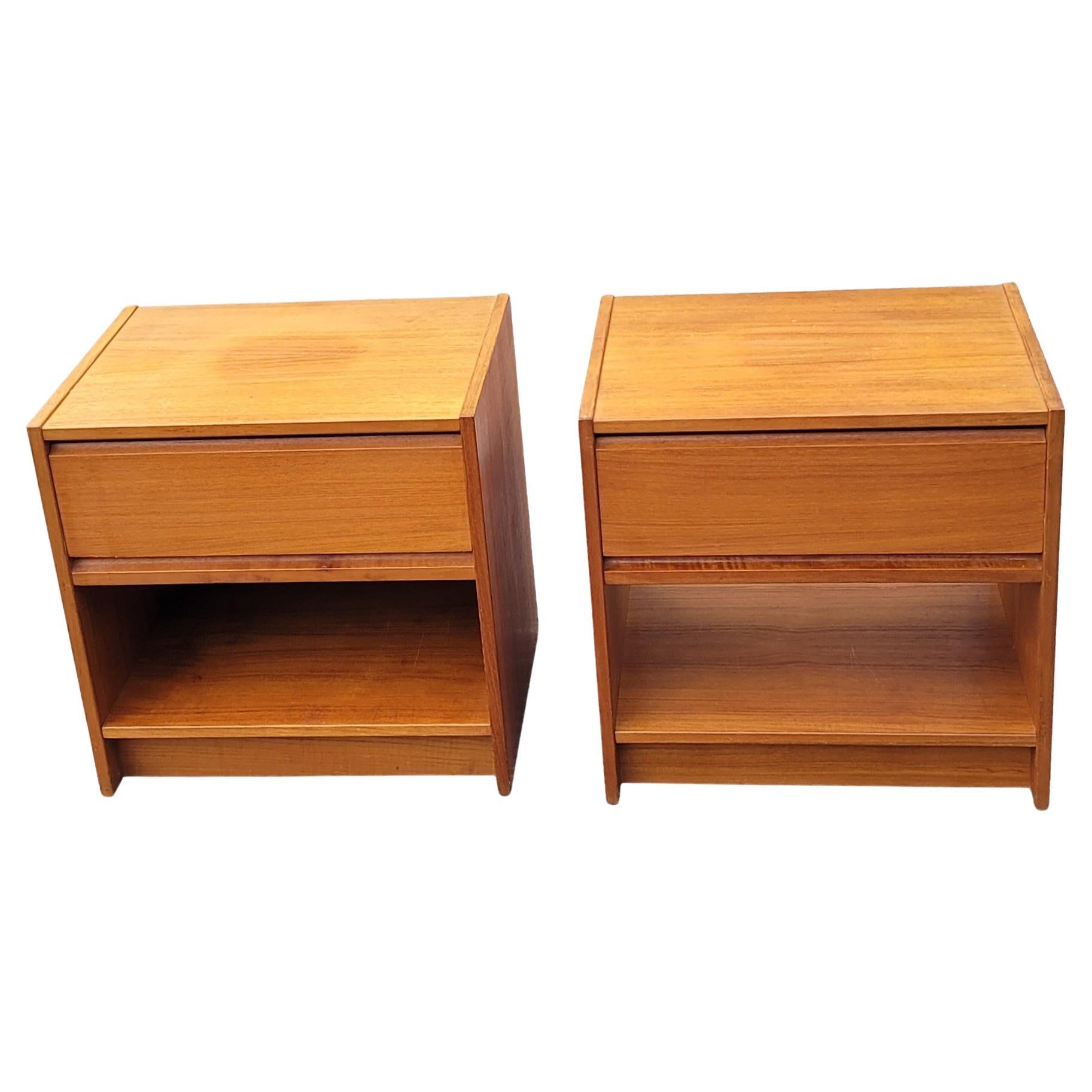 Vintage Danish Modern One Drawer Teak Nightstands, a Pair For Sale