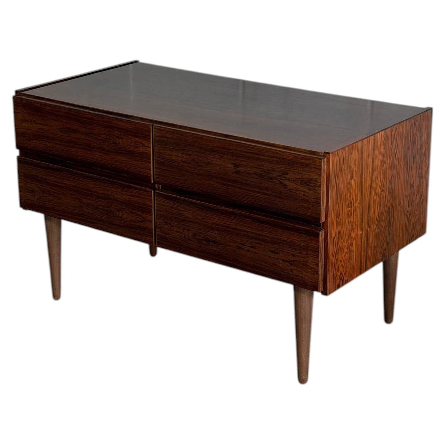 Vintage Danish Modern Rosewood 4 Drawer Dresser Chest Mid Century Cabinet For Sale
