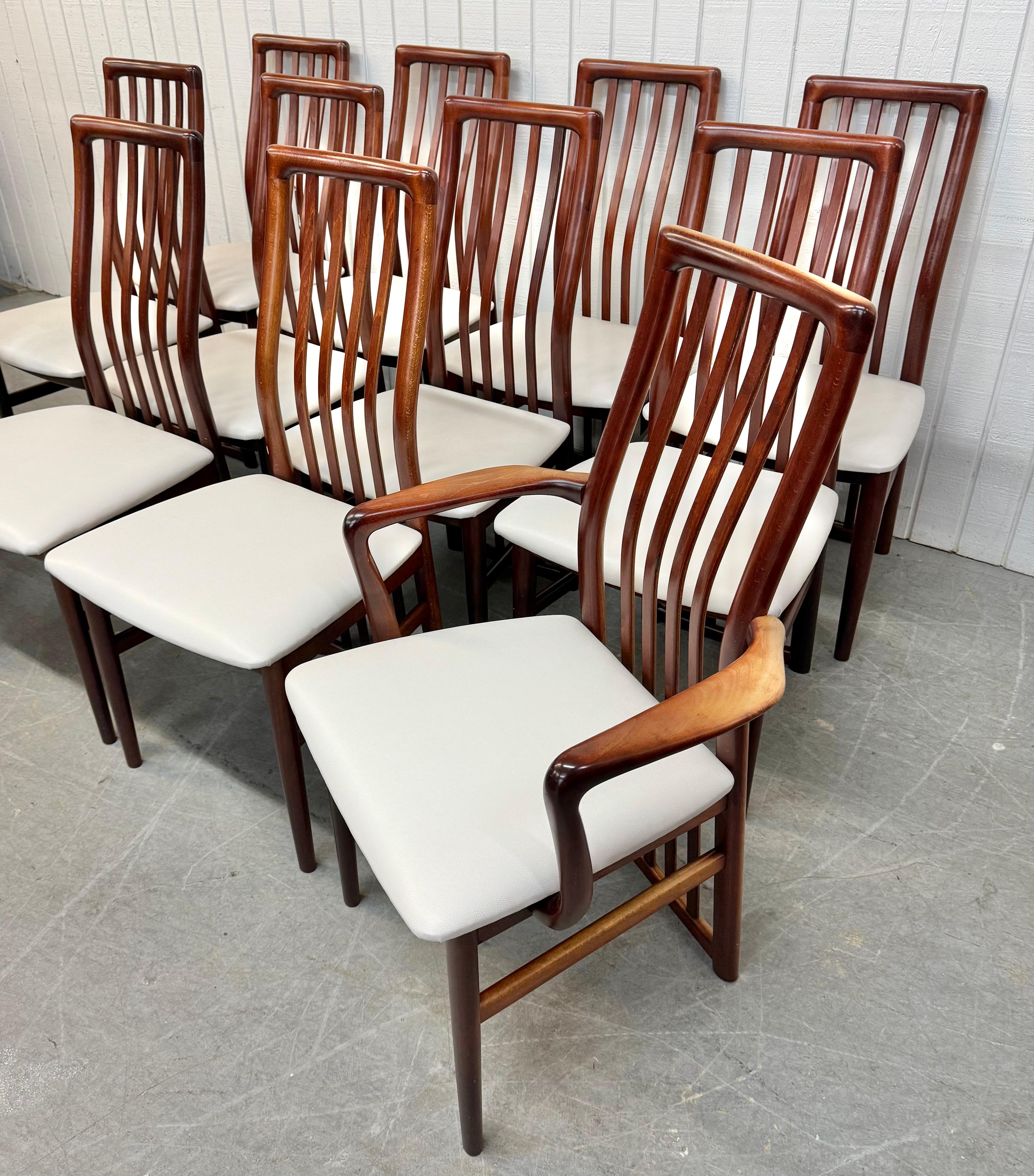 Mid-Century Modern Vintage Danish Modern Rosewood Dining Chairs - Set of 12 en vente